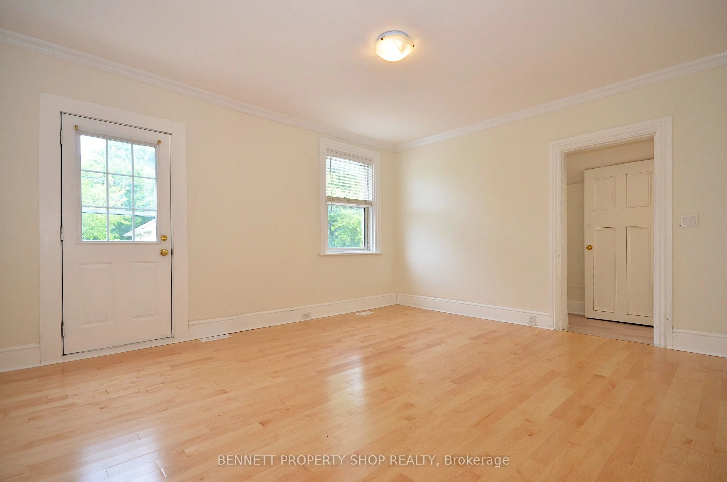 15 Daniel Street N