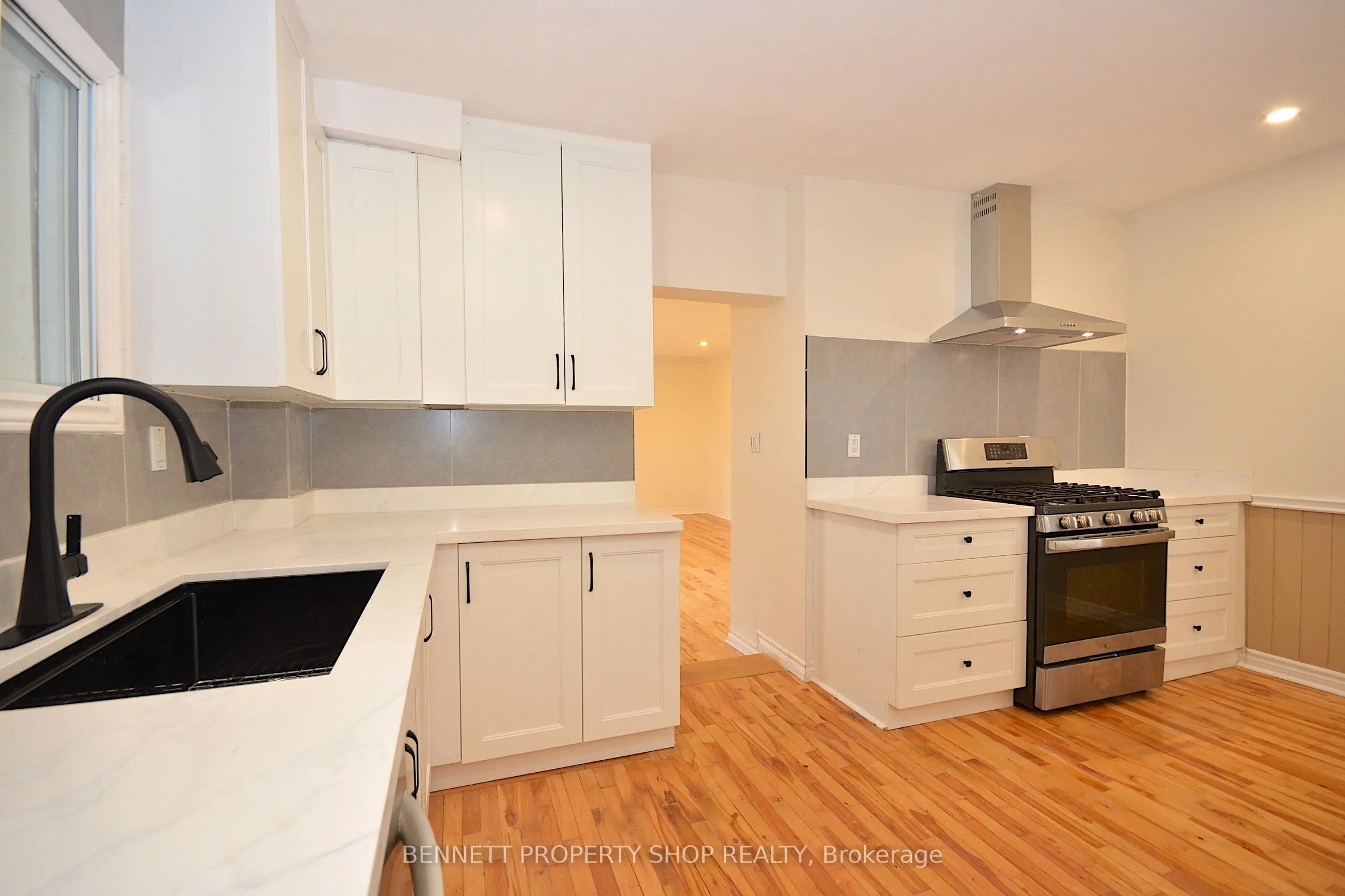 15 Daniel Street N