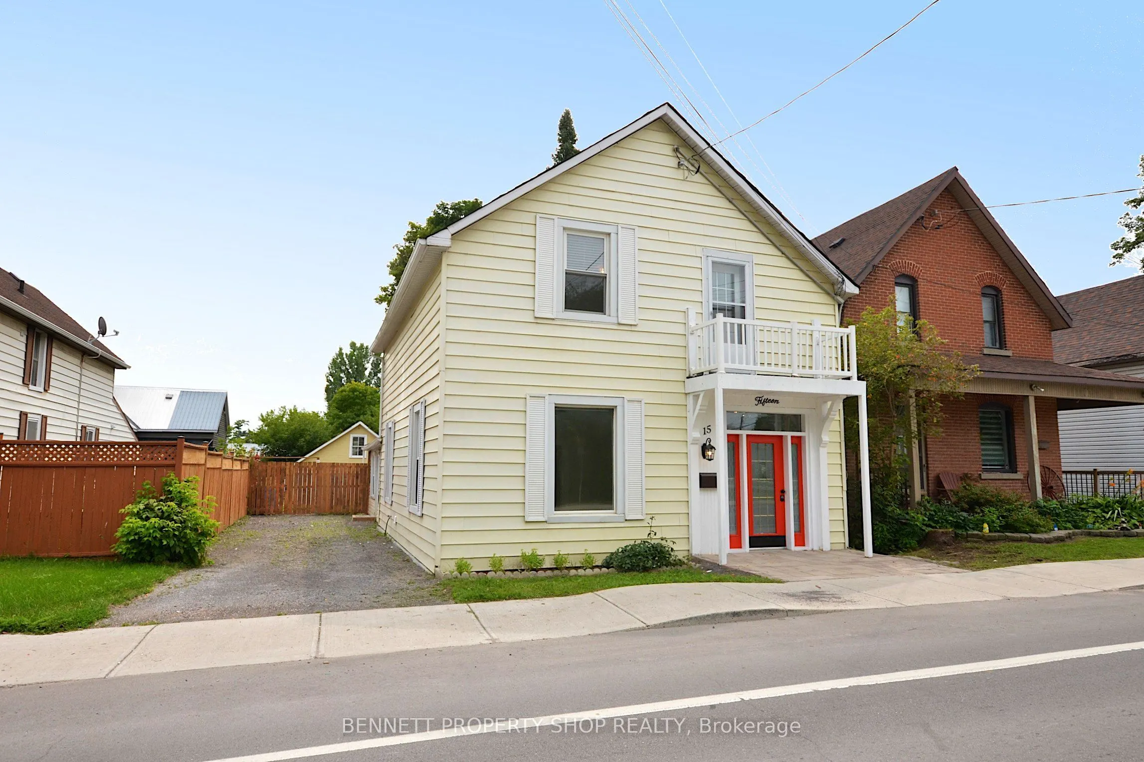 15 Daniel Street N