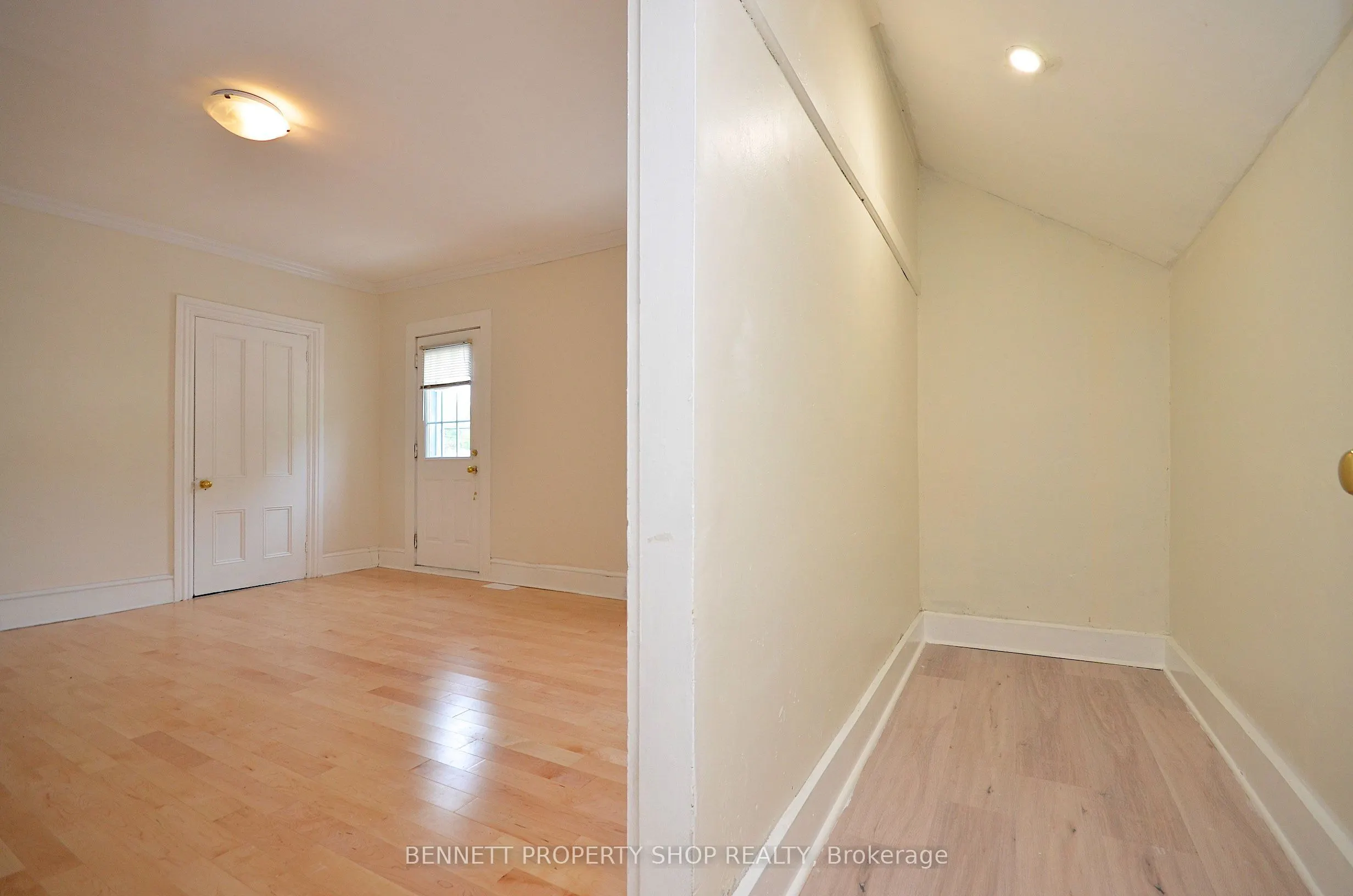 15 Daniel Street N