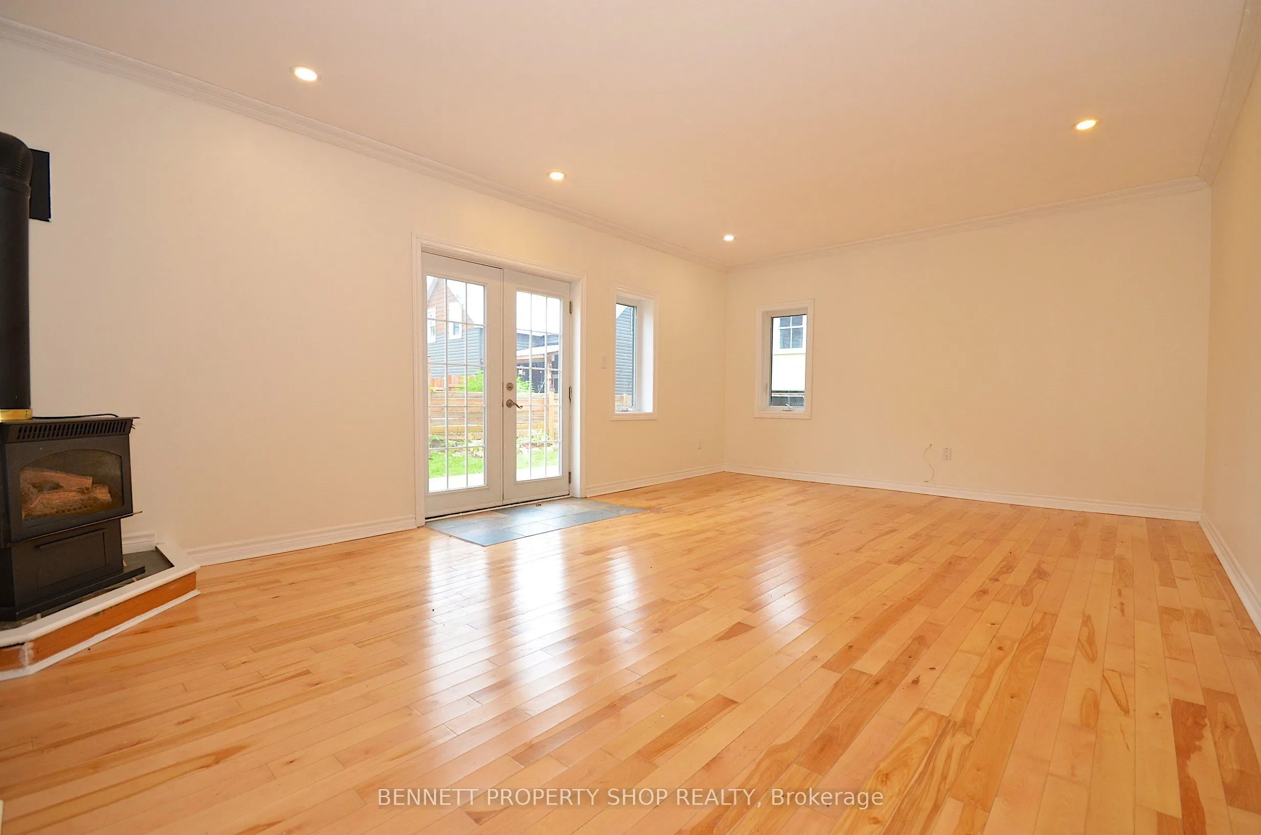 15 Daniel Street N