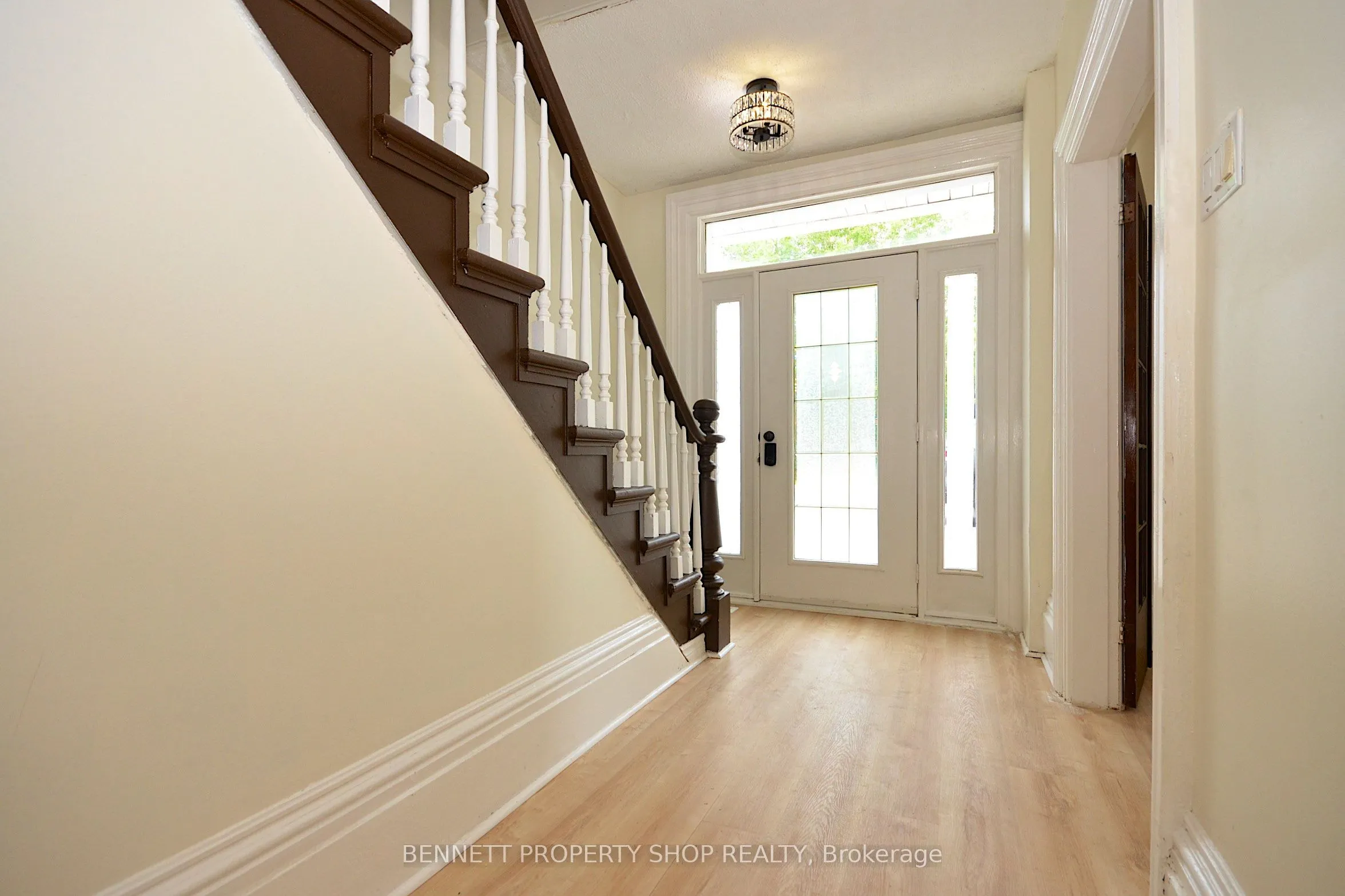 15 Daniel Street N