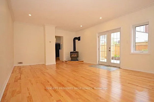 15 Daniel Street N