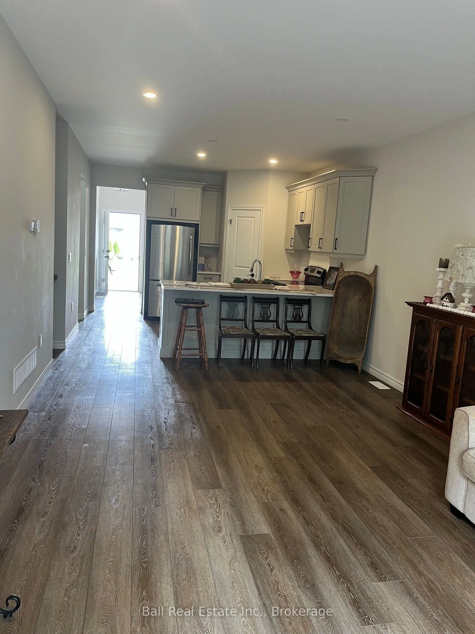 13 Carrick Street S