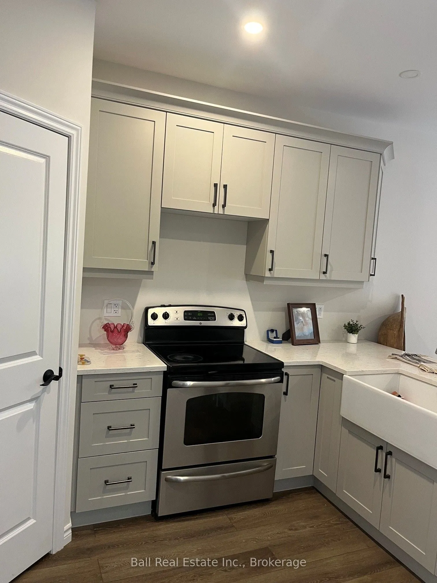 13 Carrick Street S