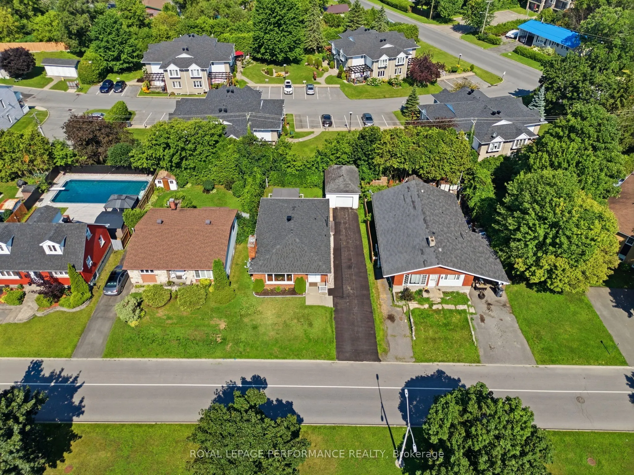 716 Cartier Boulevard