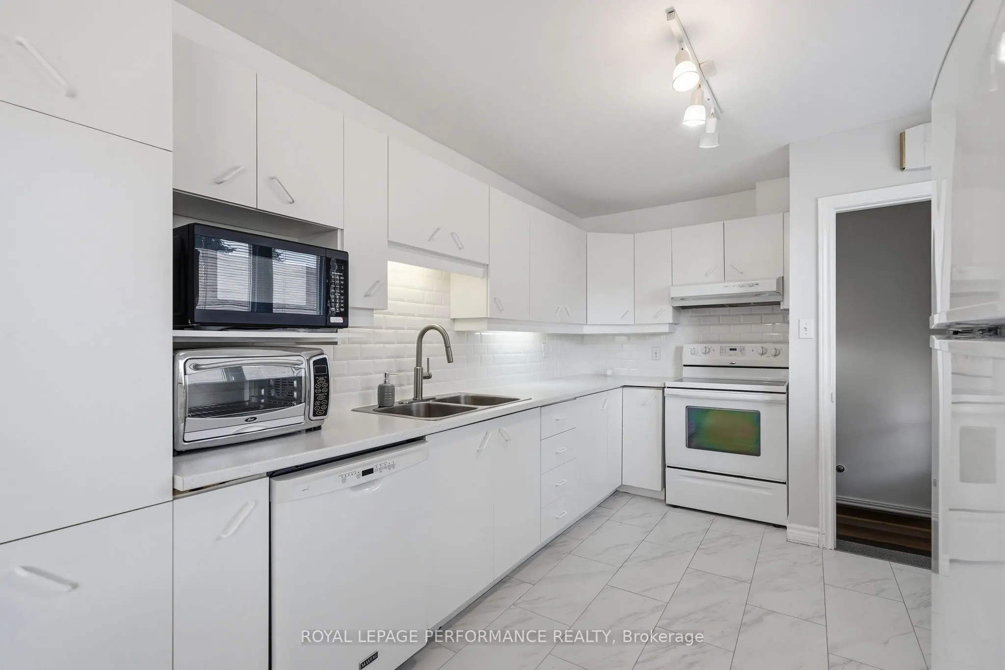 716 Cartier Boulevard