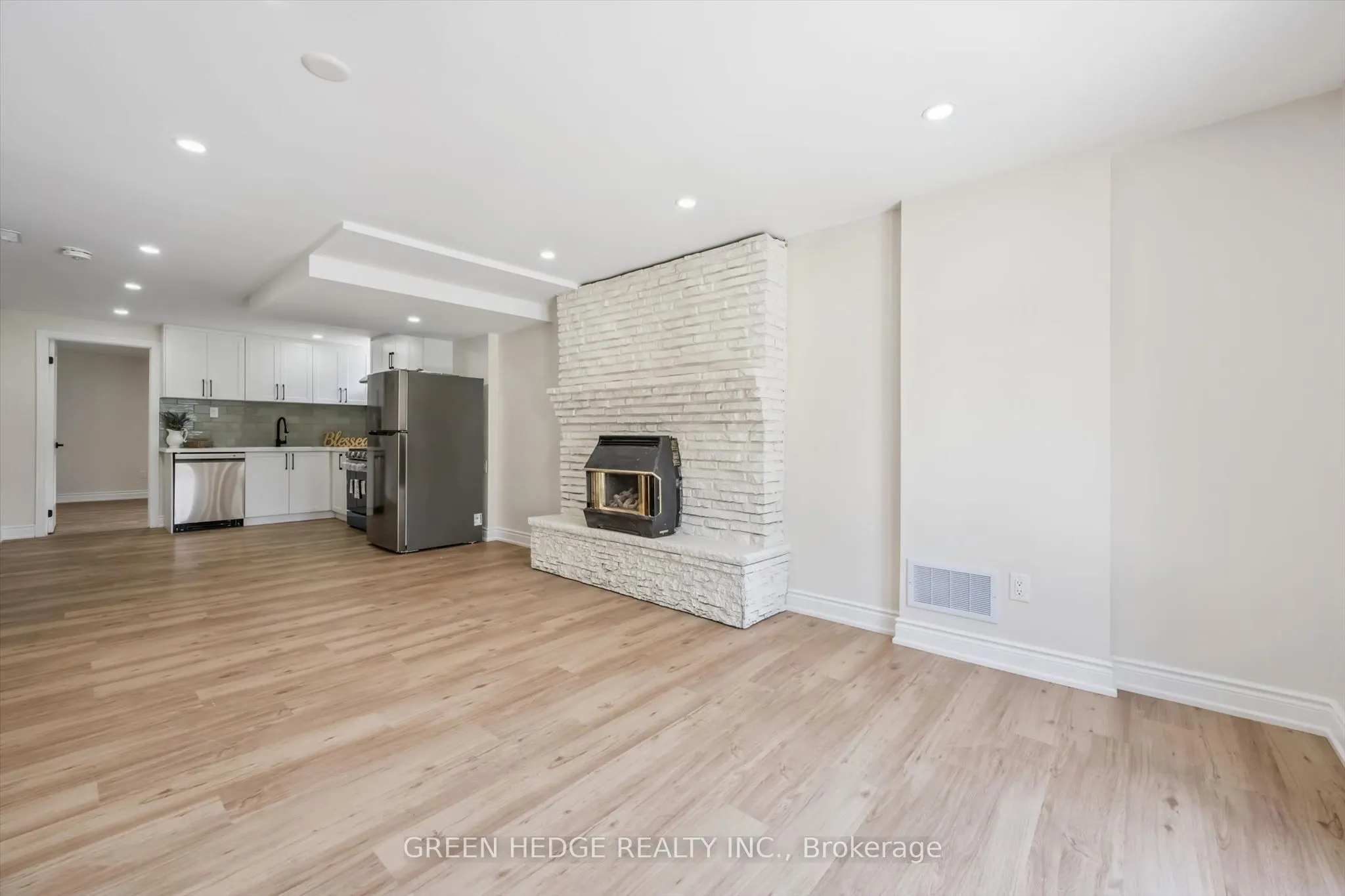 385 Village Crescent