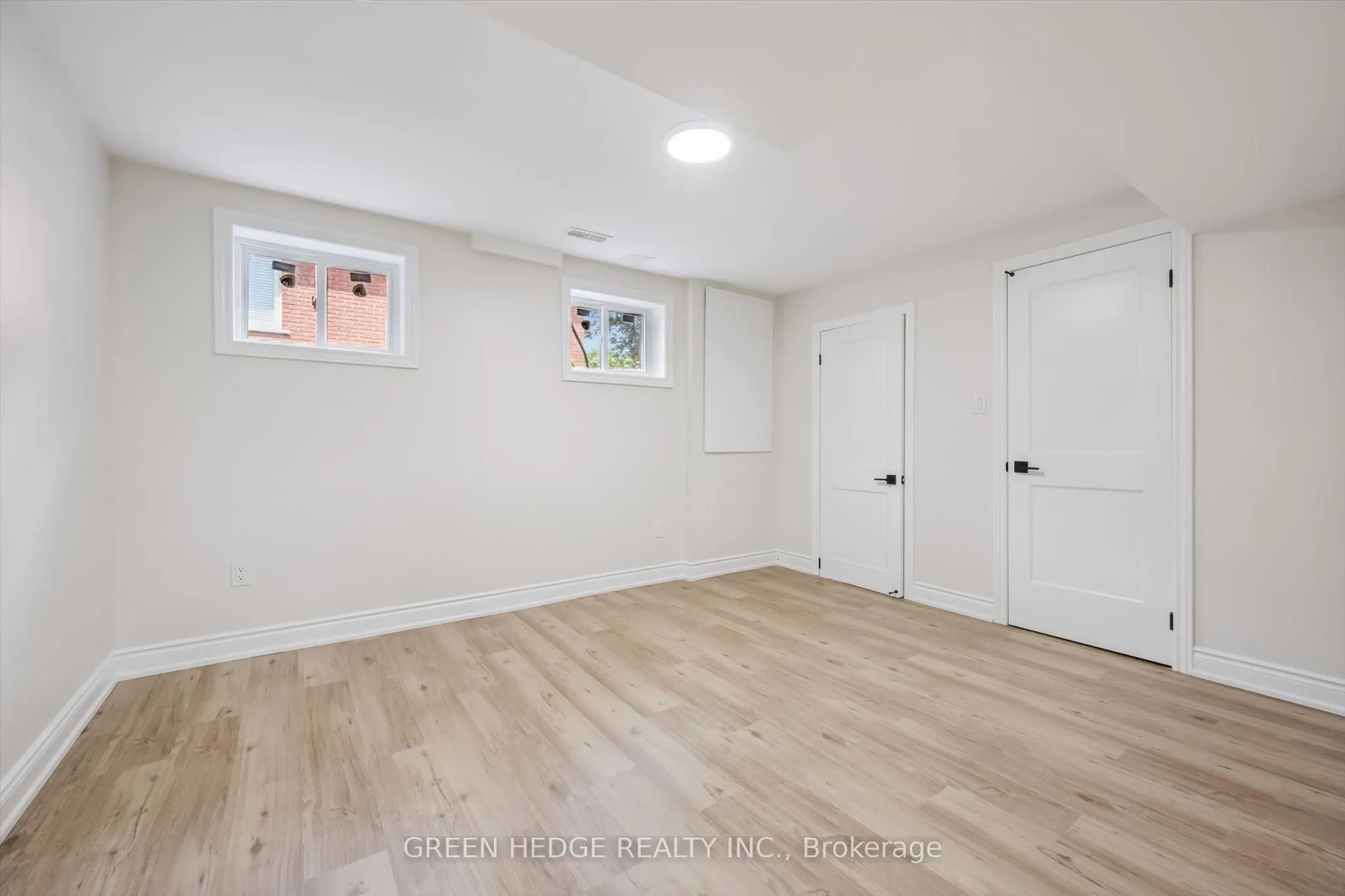 385 Village Crescent
