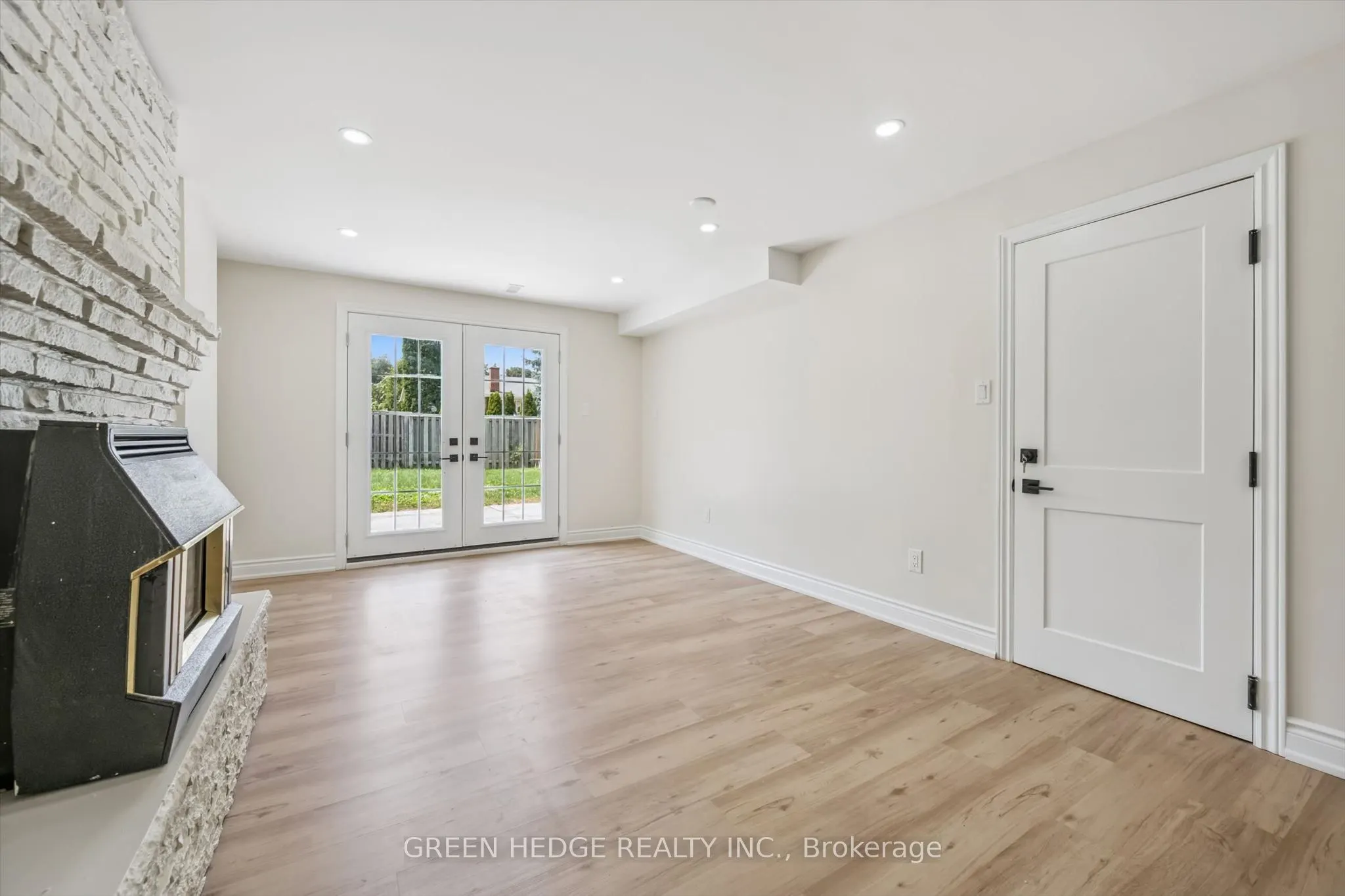 385 Village Crescent