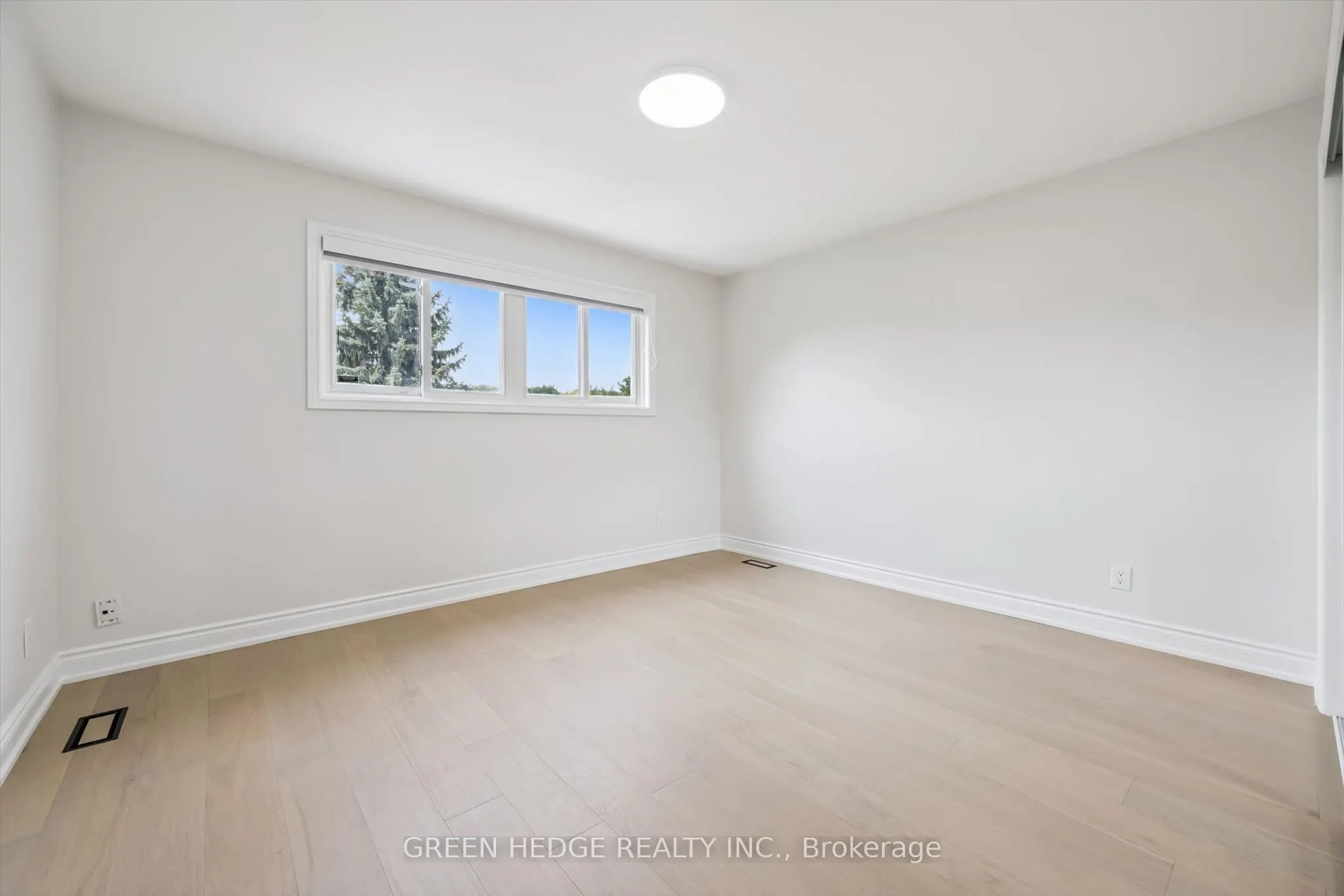 385 Village Crescent