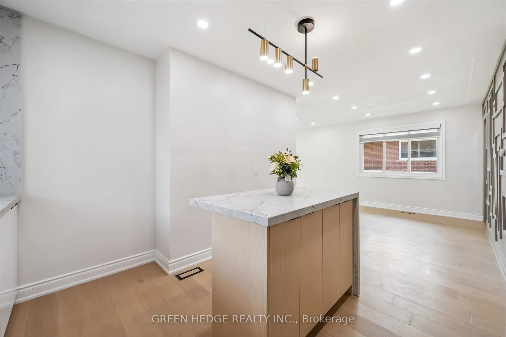 385 Village Crescent