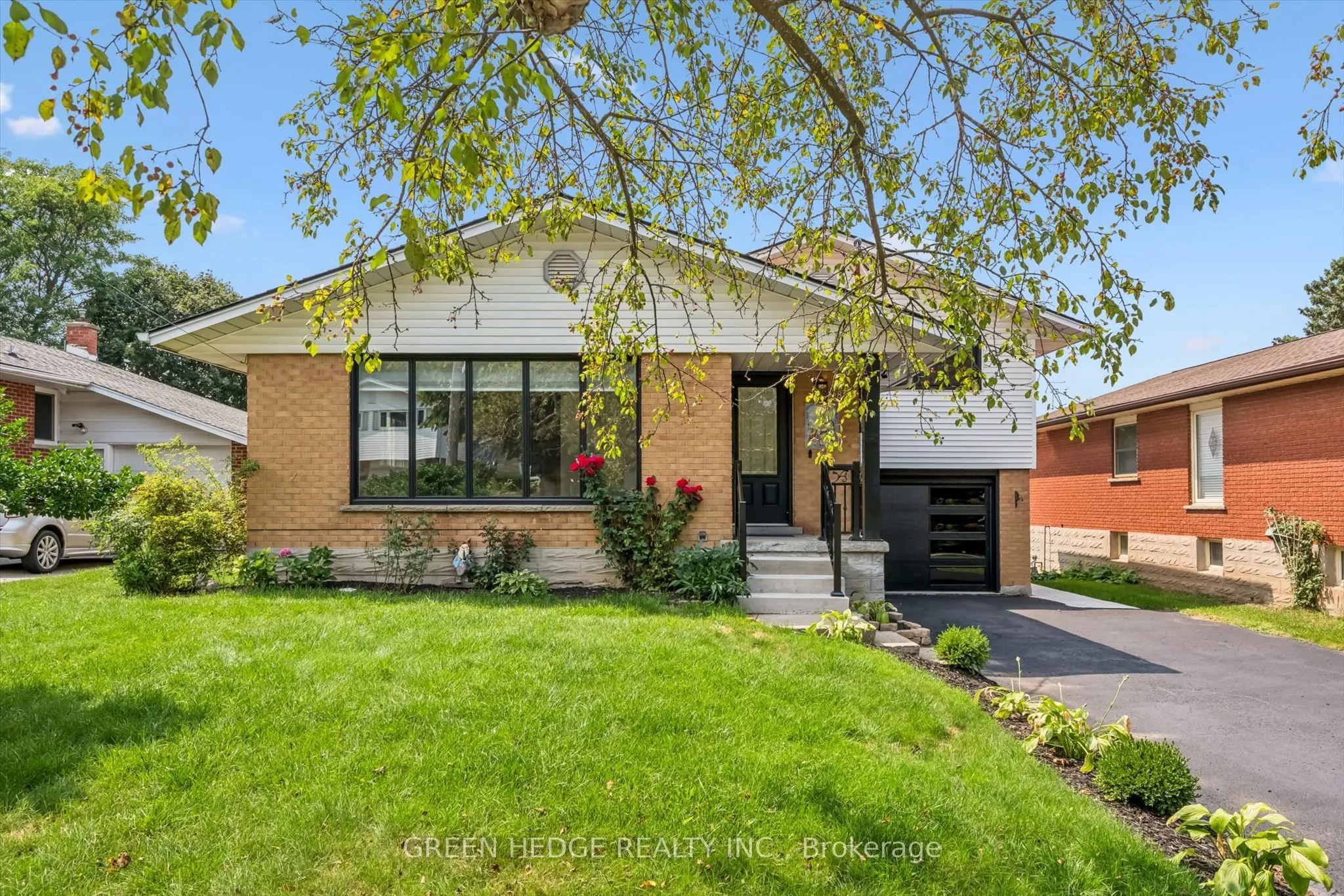 385 Village Crescent