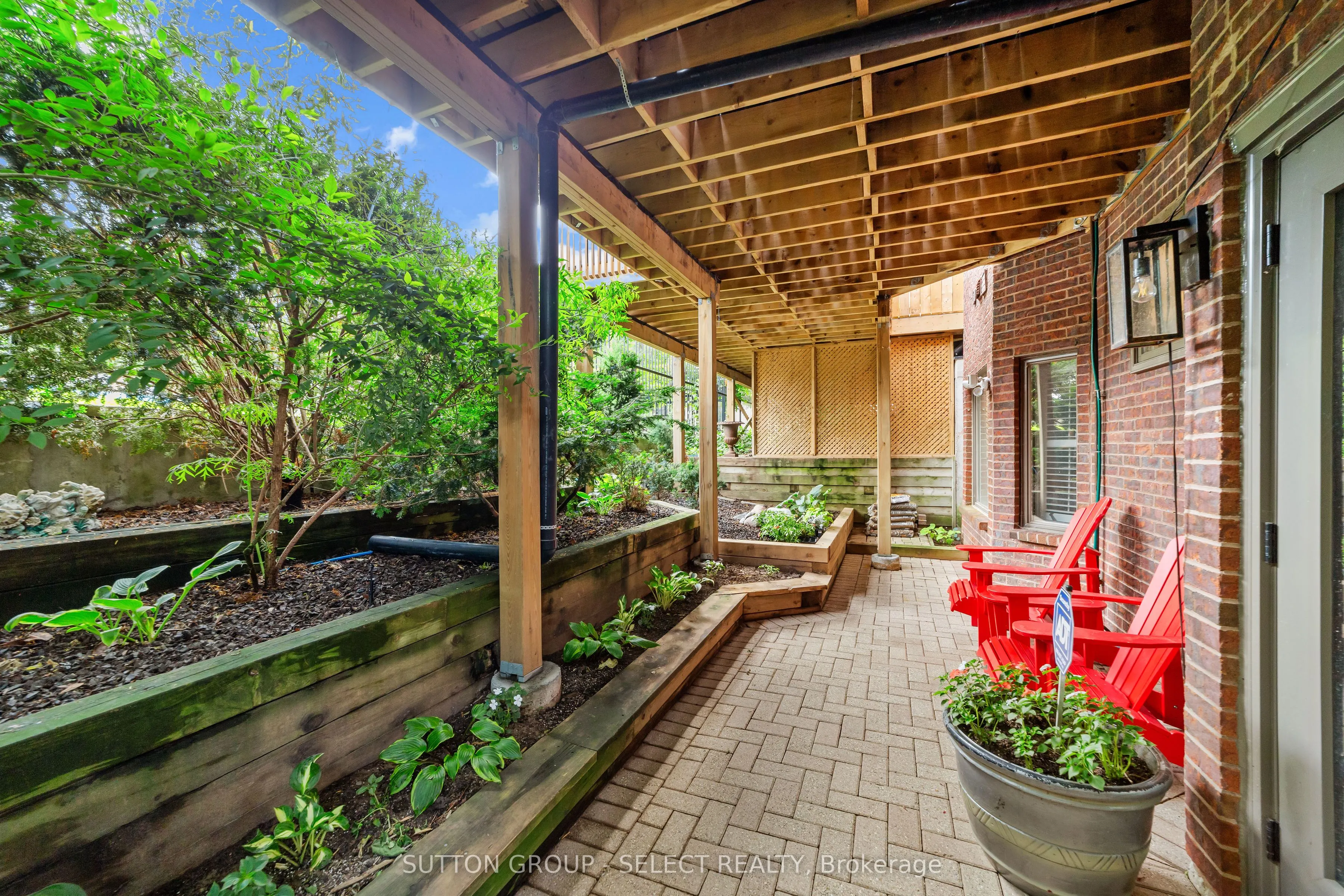 152 Albert Street #14