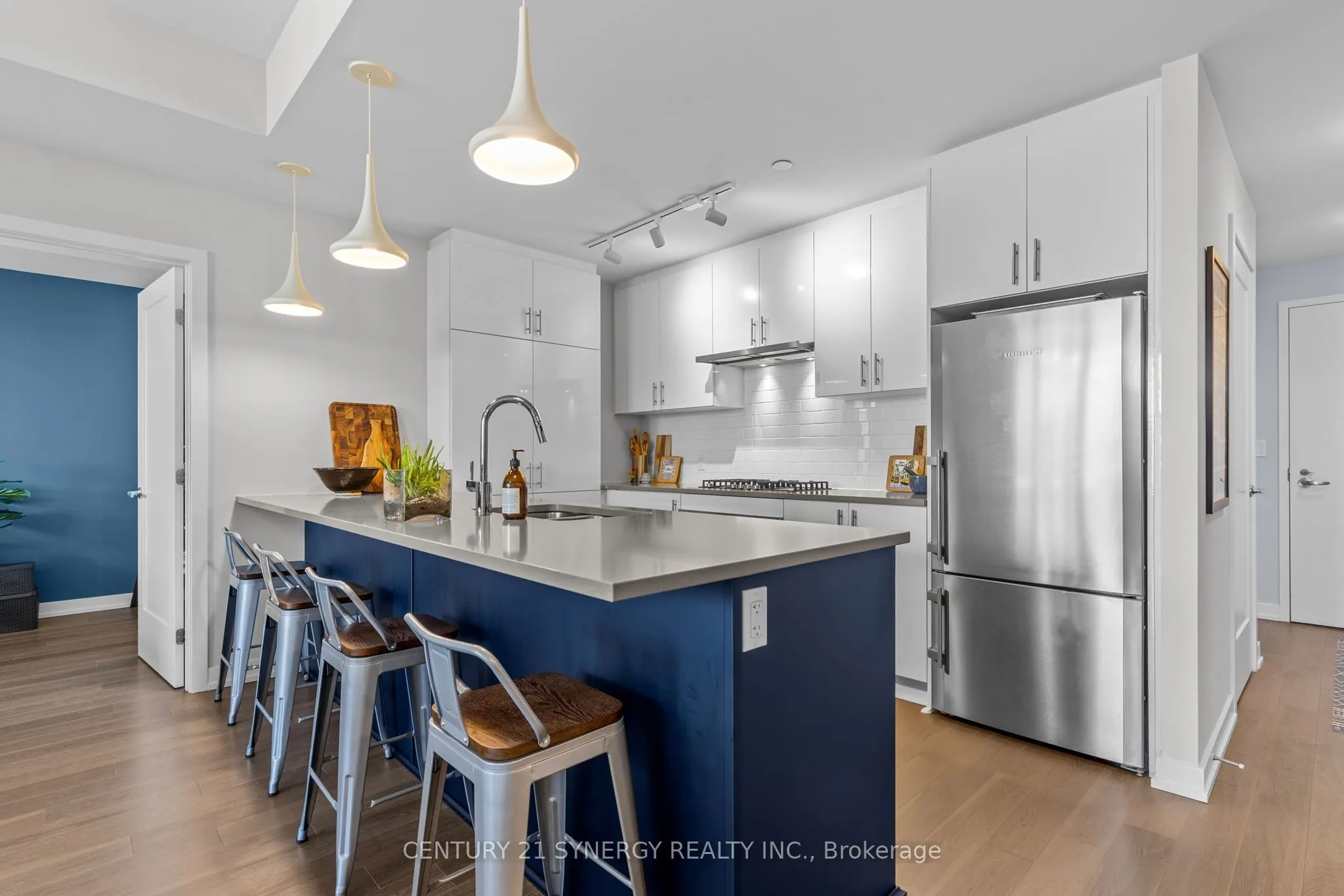 570 De Mazenod Avenue #512