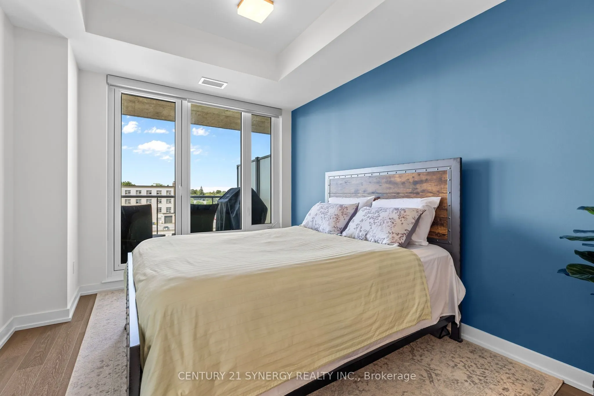 570 De Mazenod Avenue #512