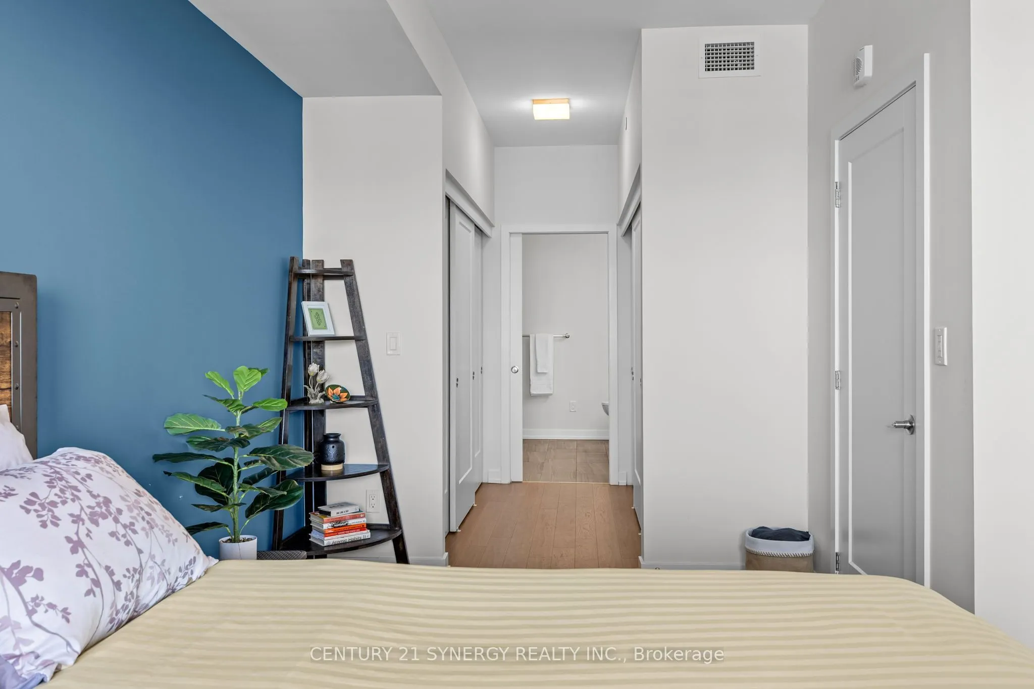 570 De Mazenod Avenue #512