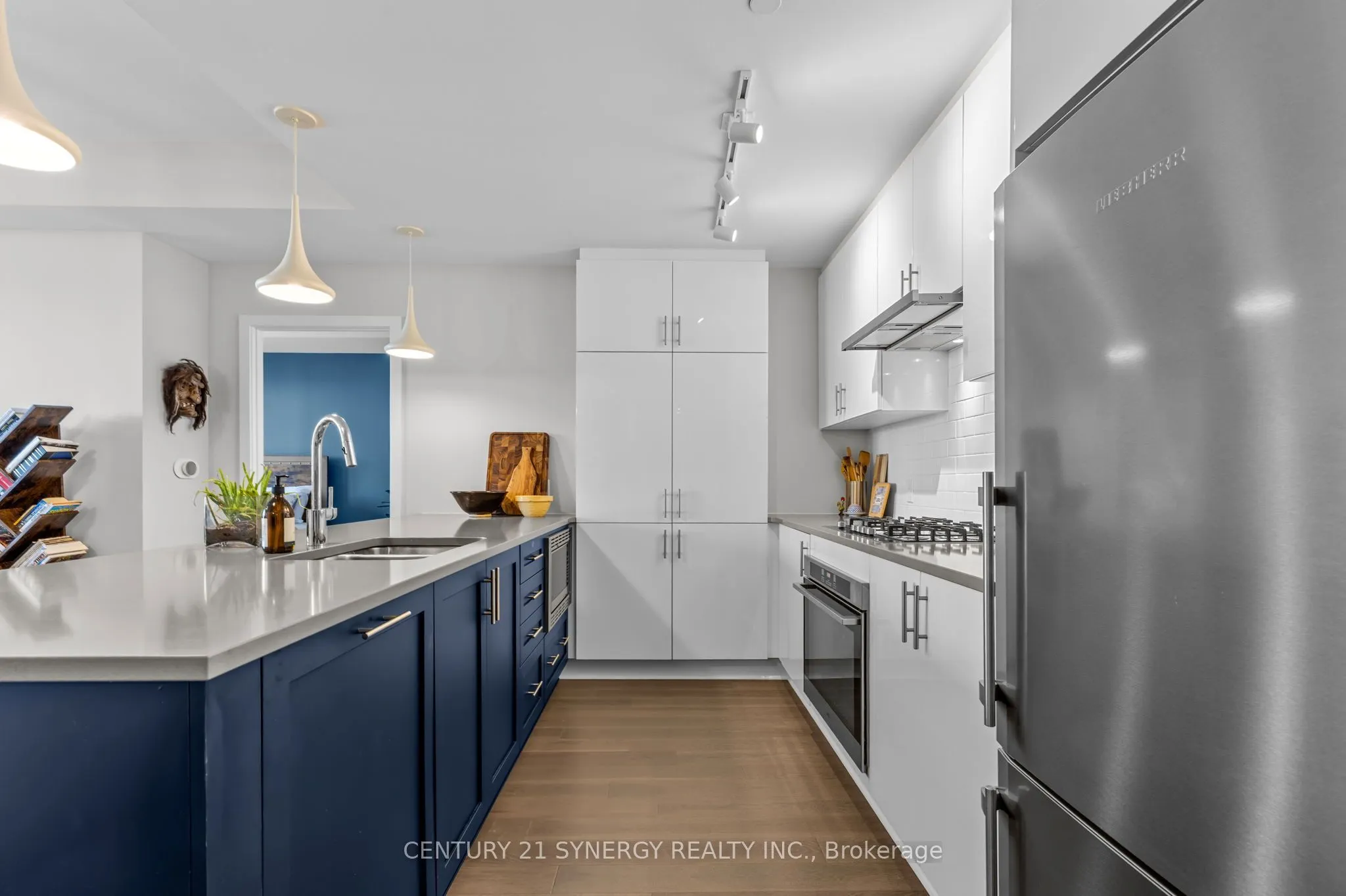 570 De Mazenod Avenue #512