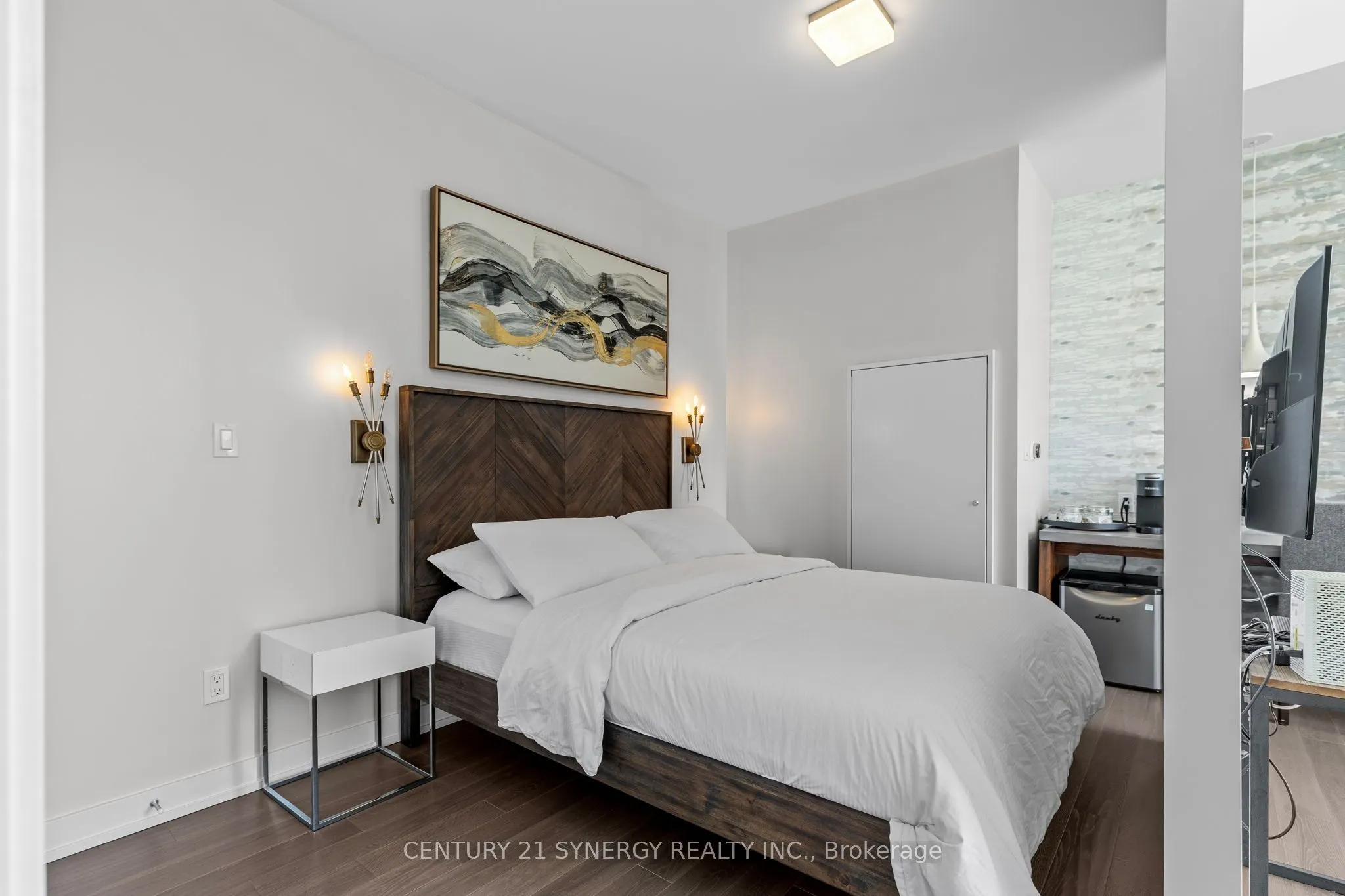 570 De Mazenod Avenue #512
