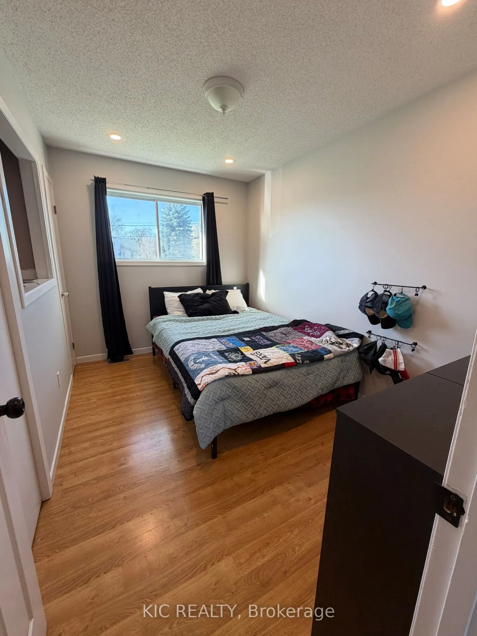 3 Creekside Drive