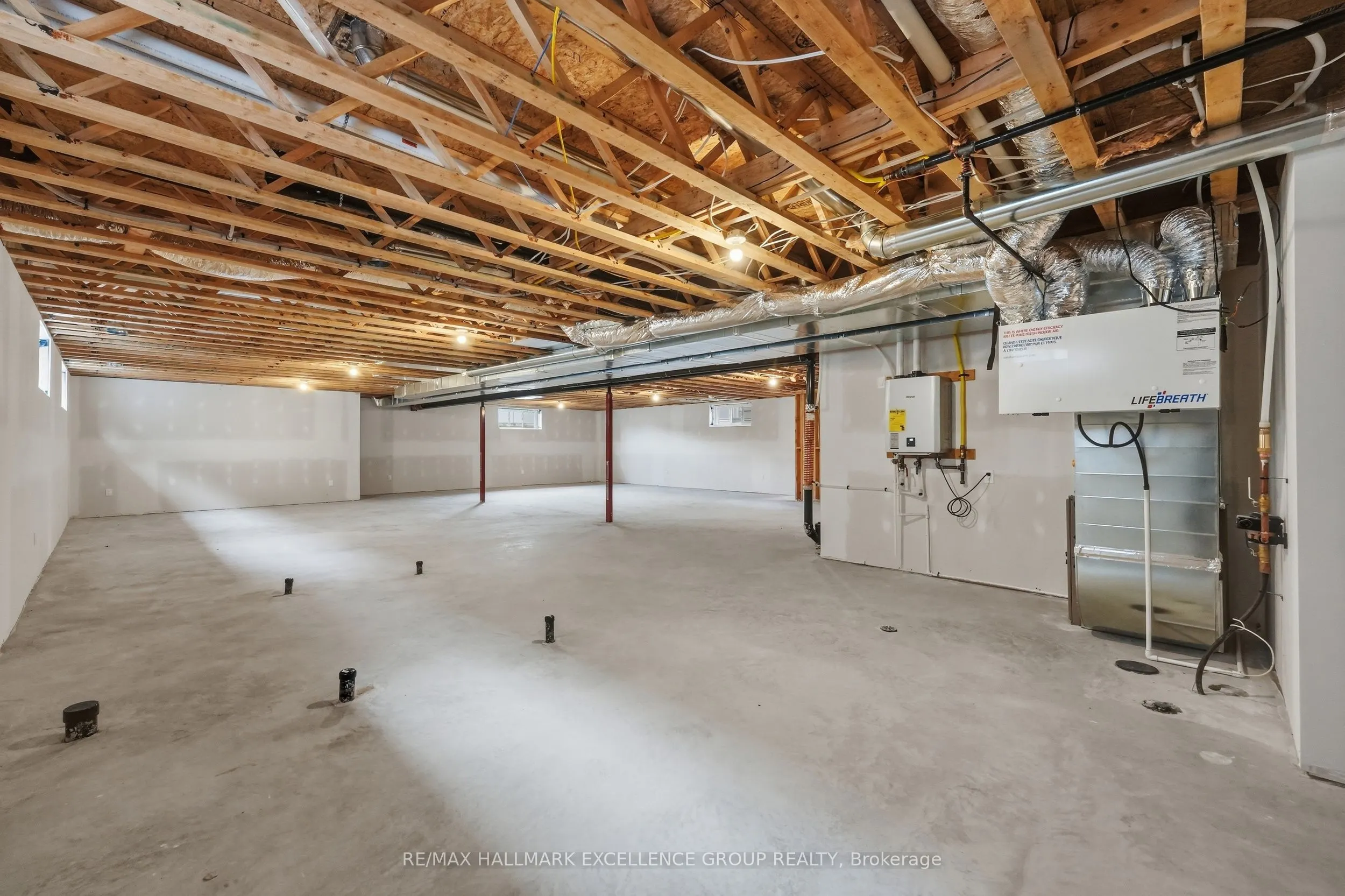 1345 DIAMOND Street