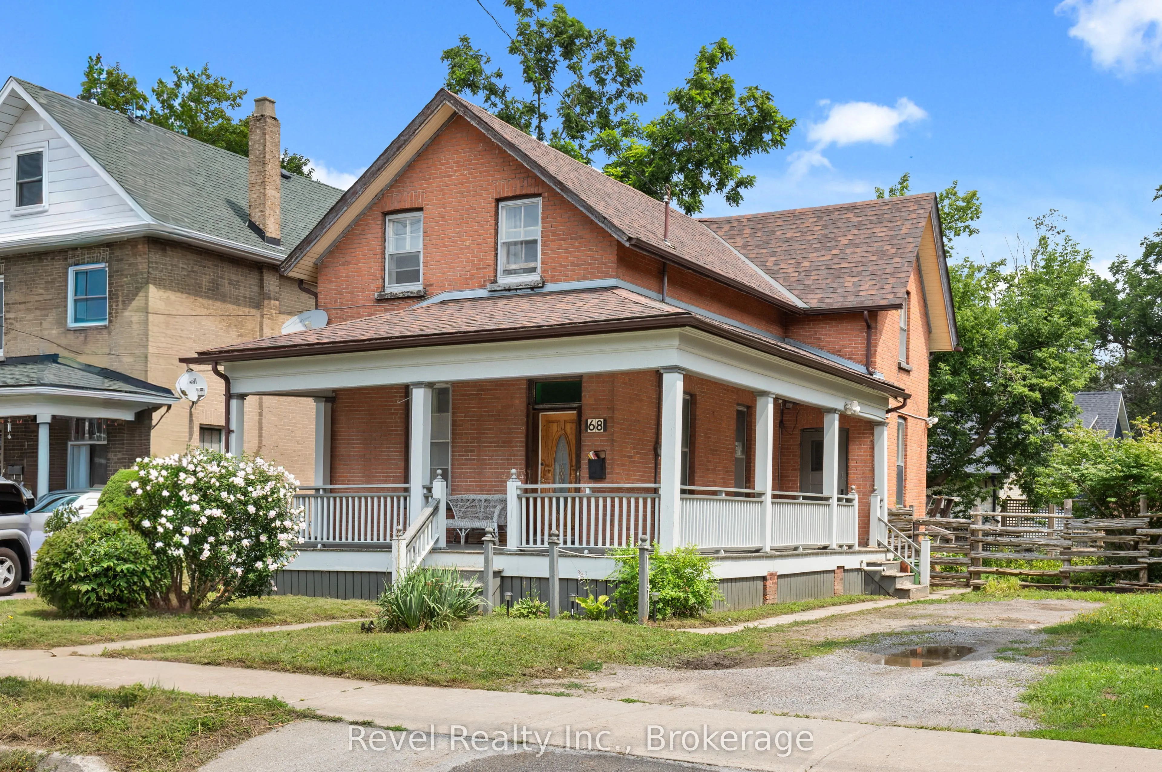 68 William Street S