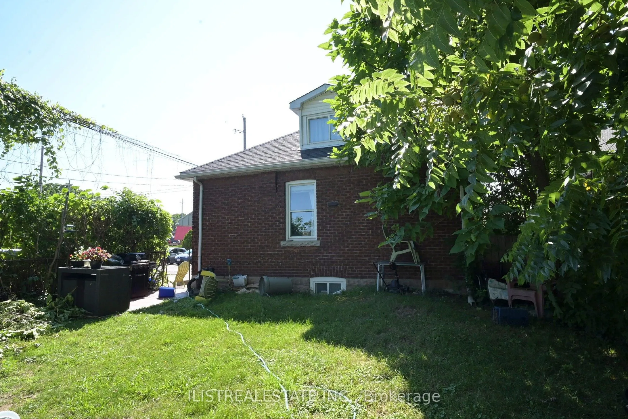 2 Norfolk Street N