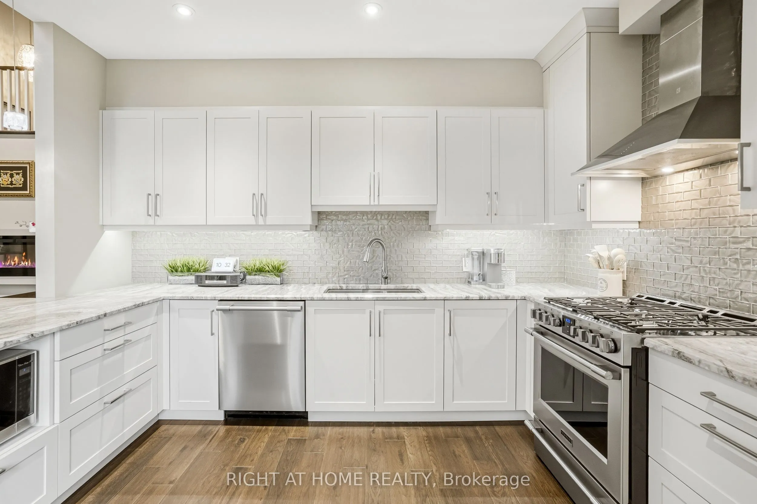 14 Aberdeen Lane S #8