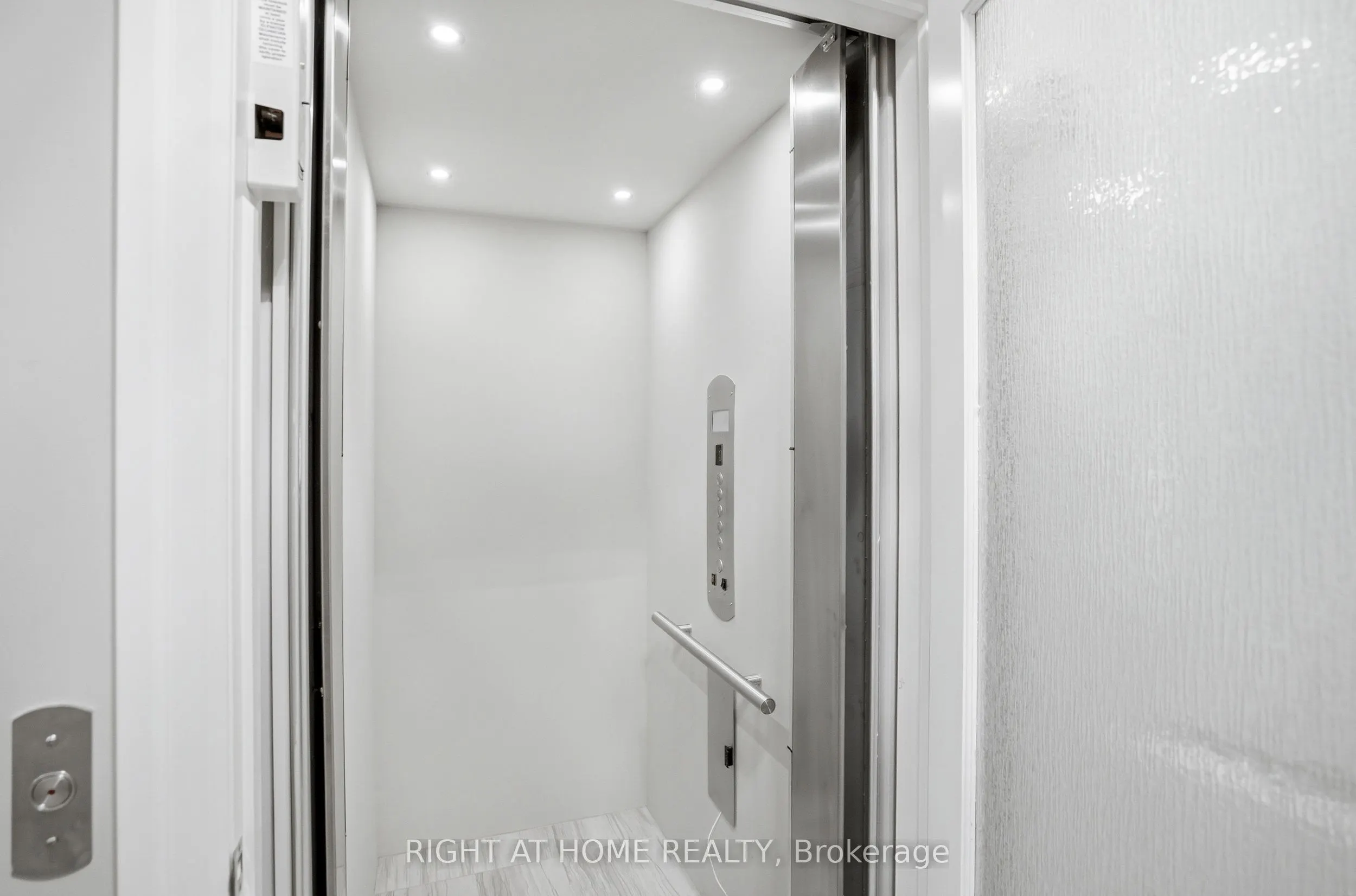 14 Aberdeen Lane S #8