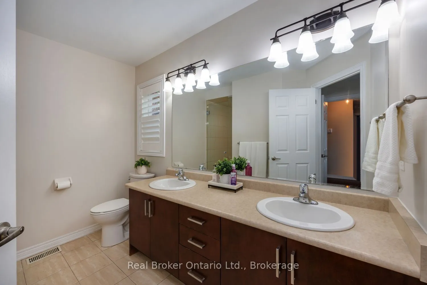 11 Greenaway Circle