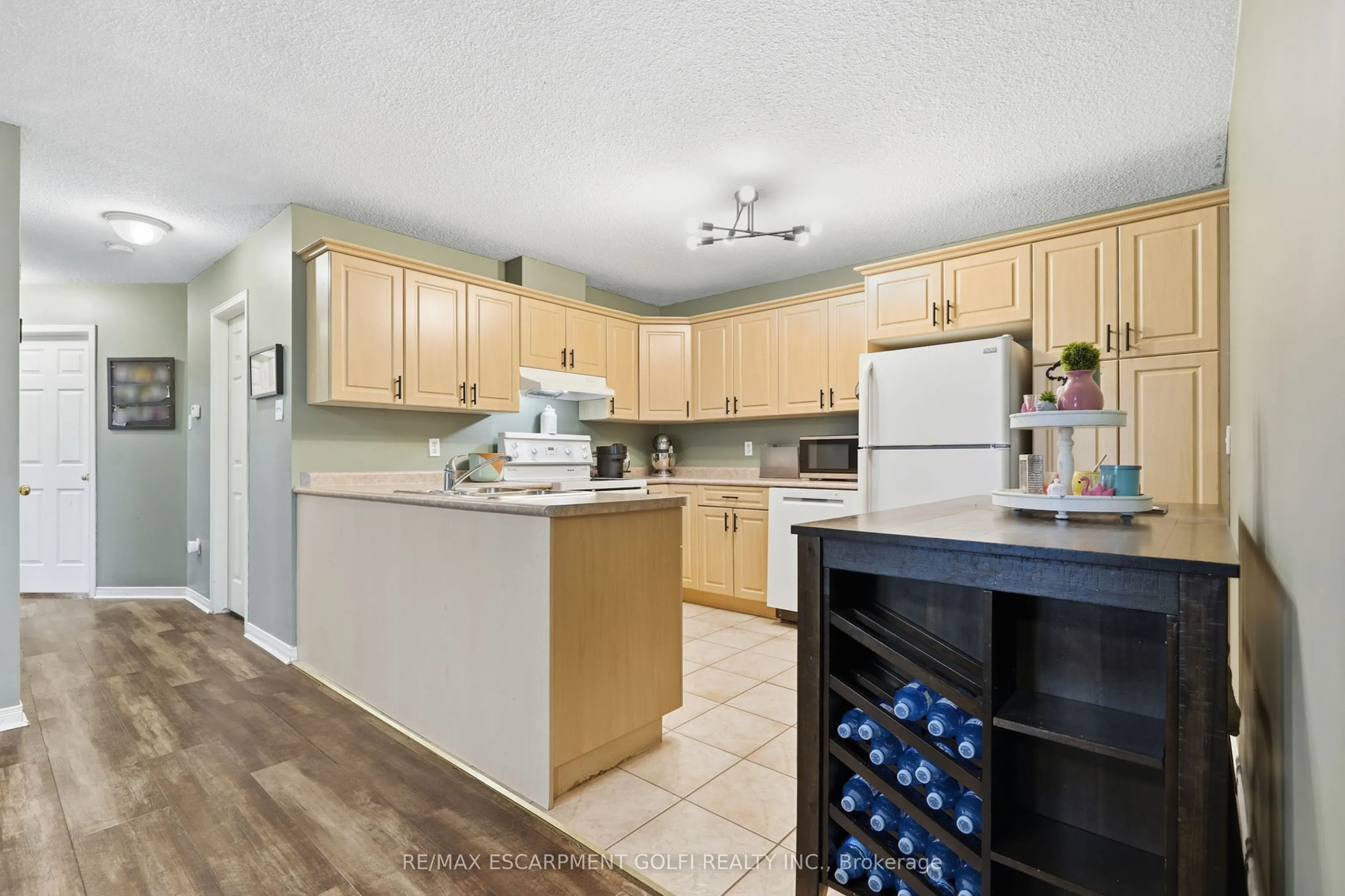 13 Golden Acres Drive
