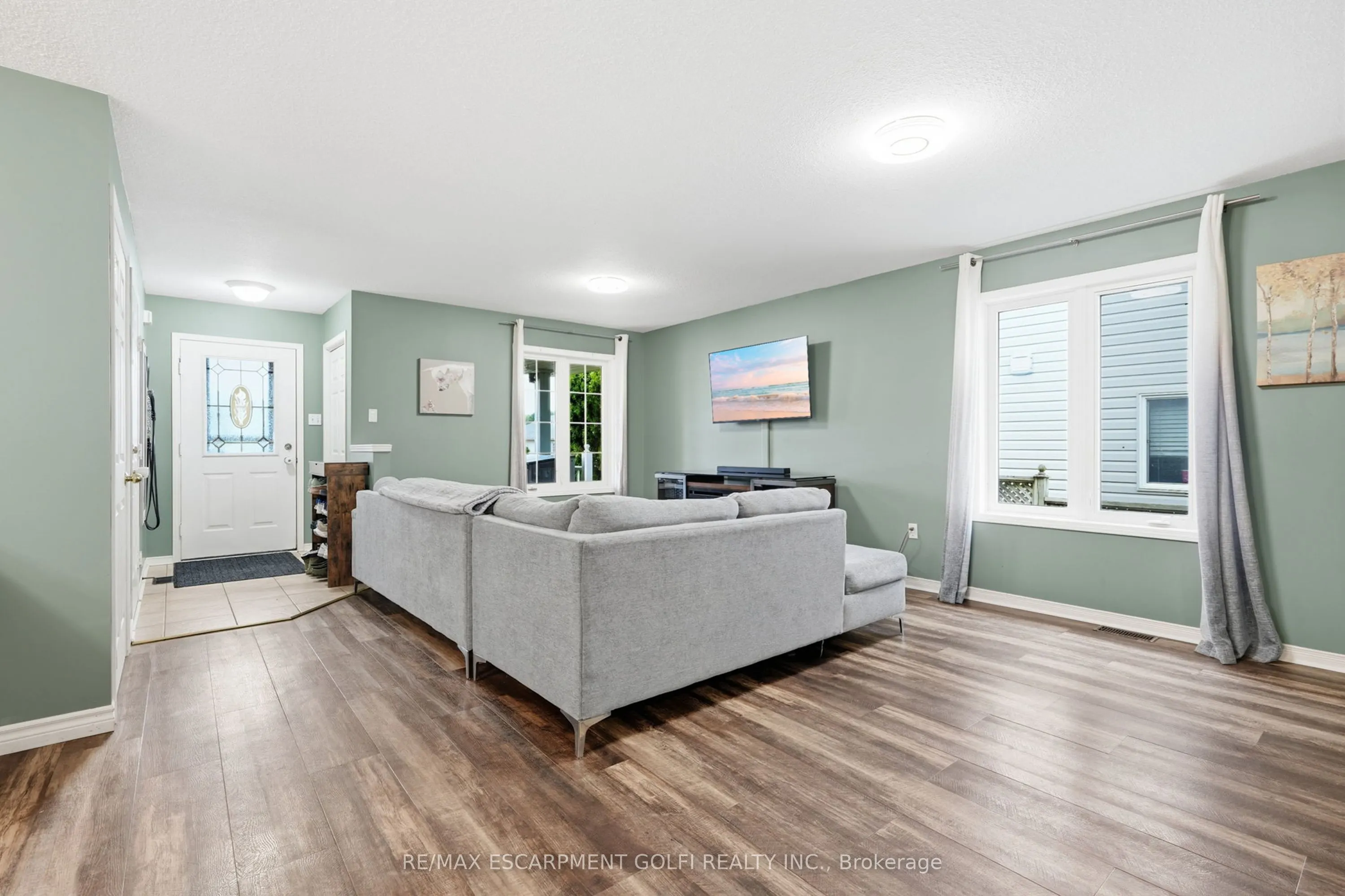 13 Golden Acres Drive