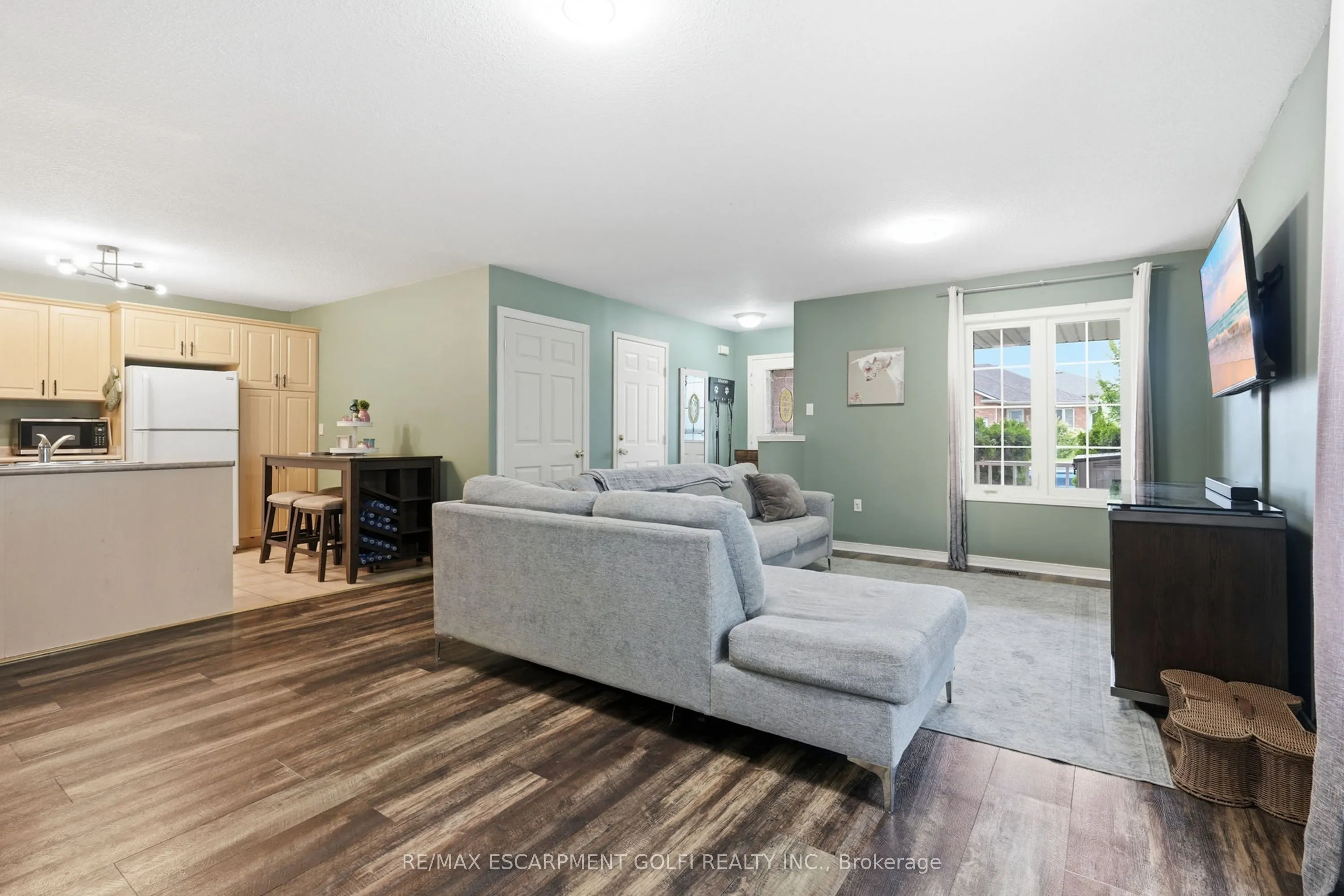 13 Golden Acres Drive