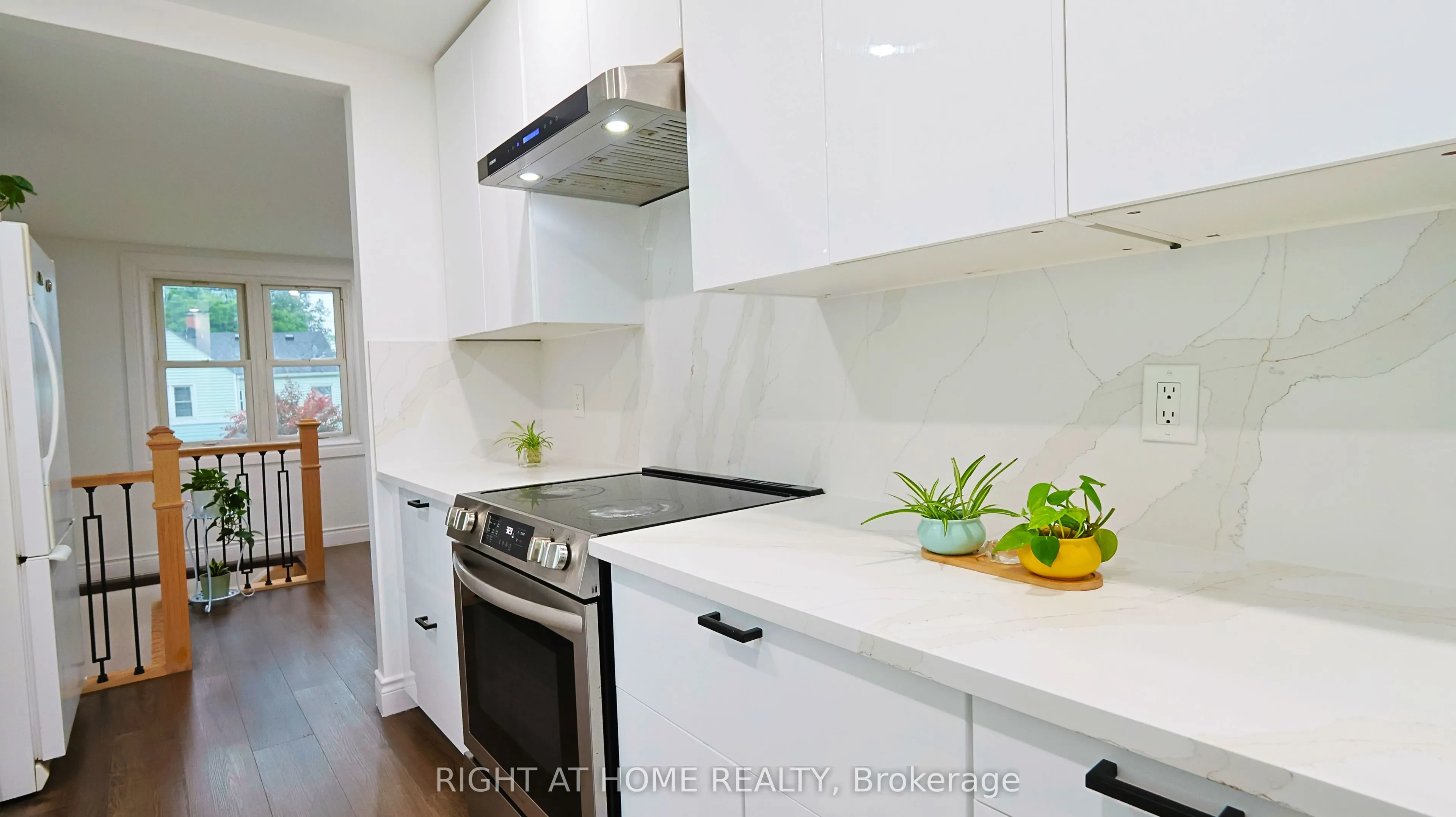 82 Normanhurst Avenue