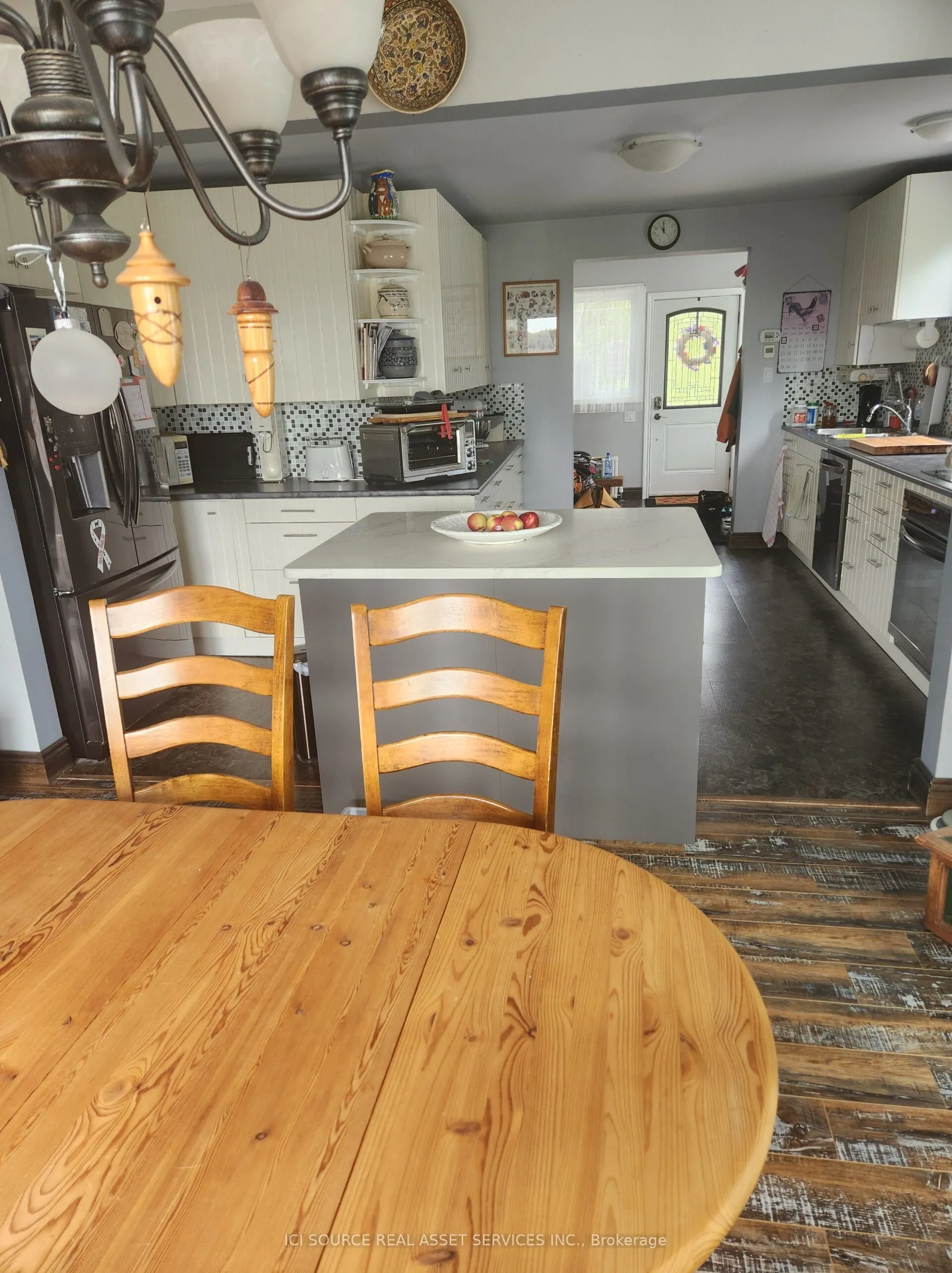 136 Hollowview Road