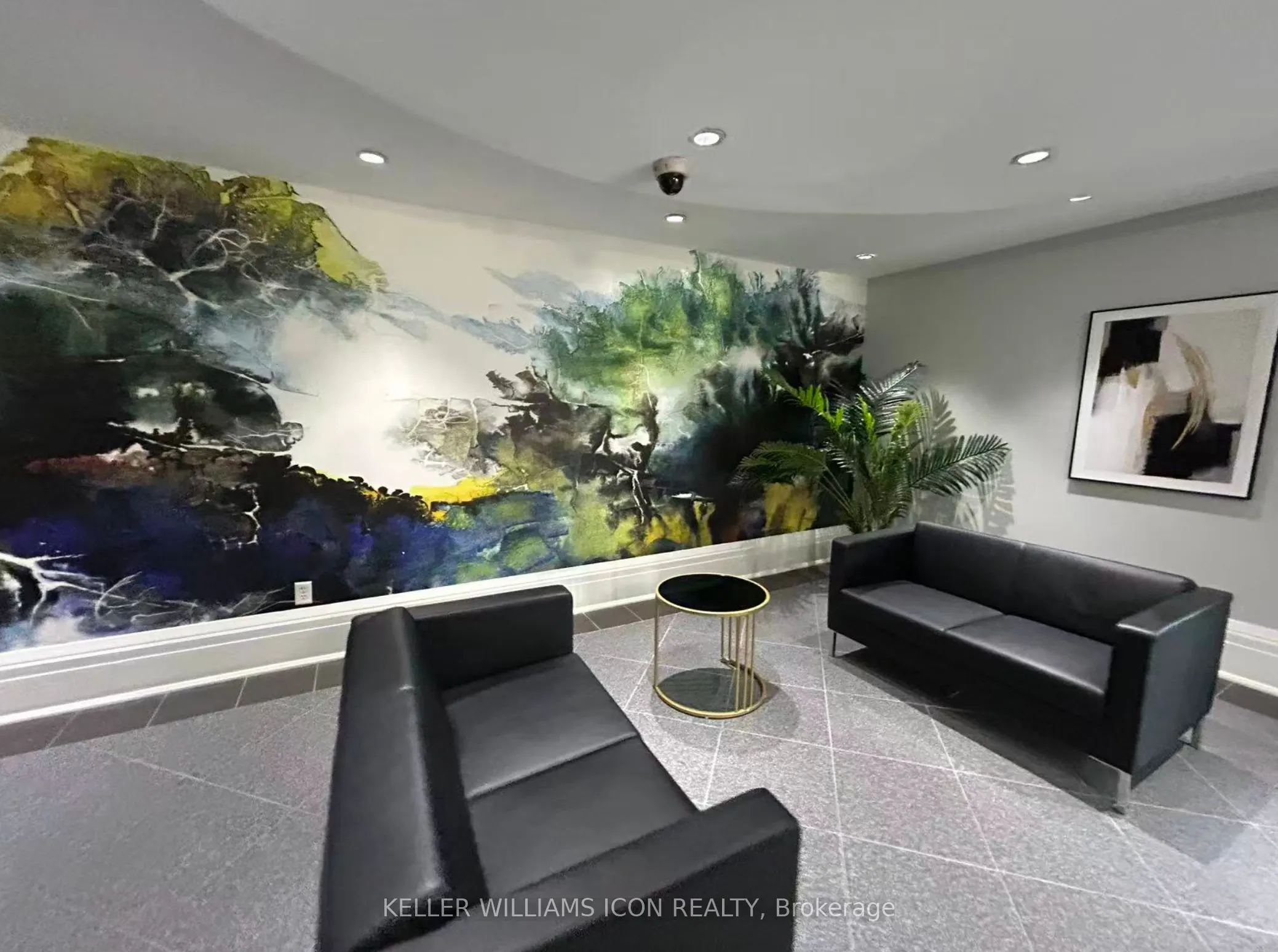429 Somerset Street W #105