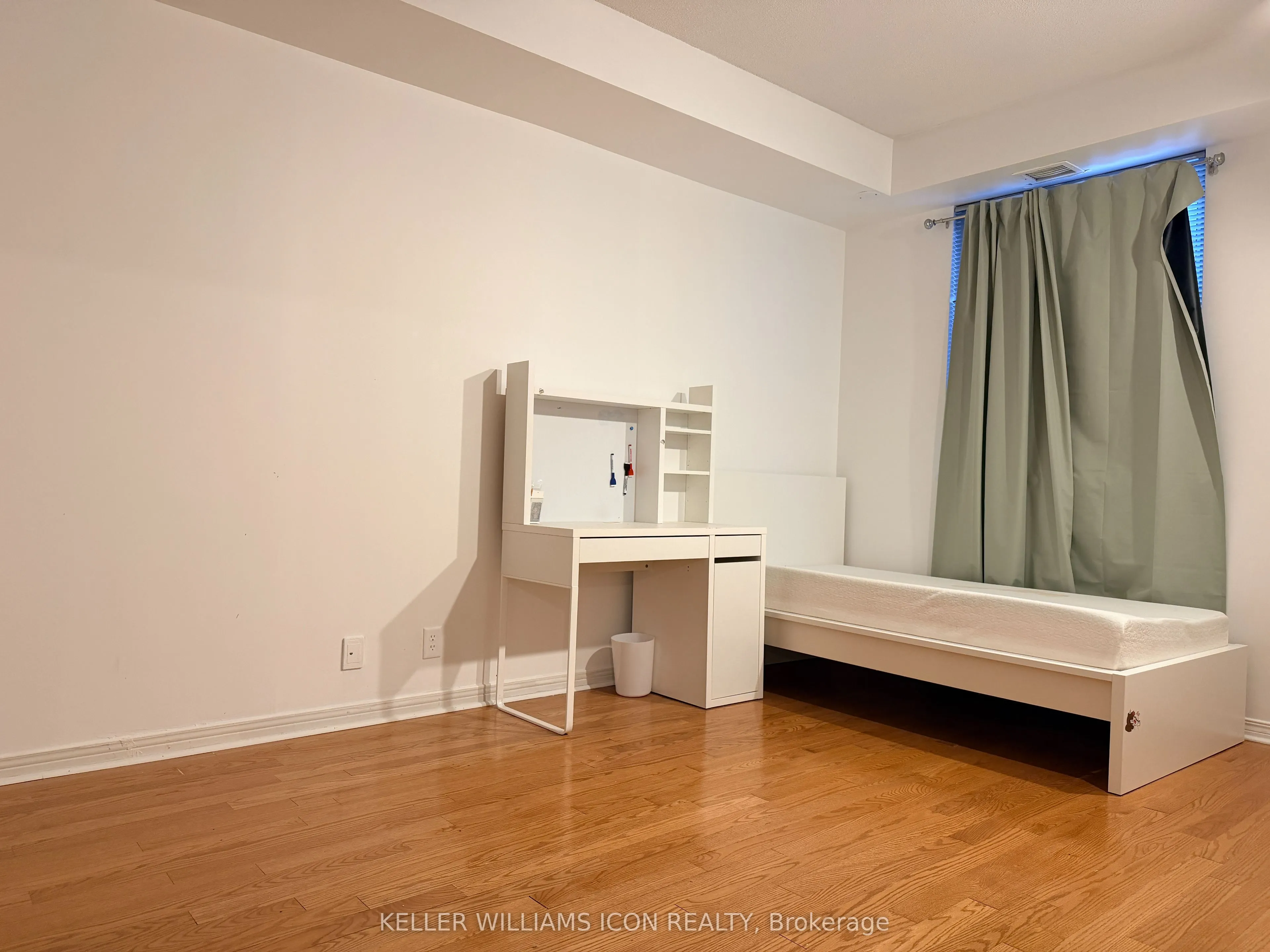 429 Somerset Street W #105