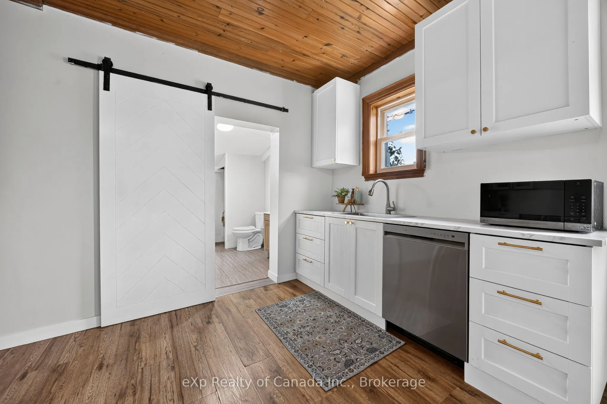 24 STOVER Street S