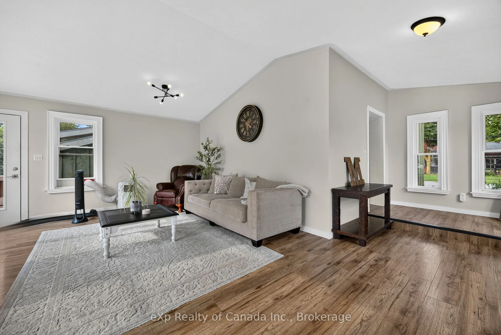 24 STOVER Street S