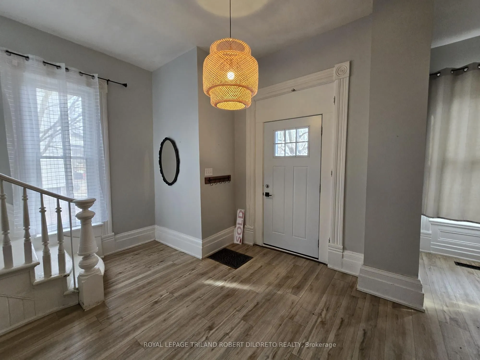 11 Maple Street W