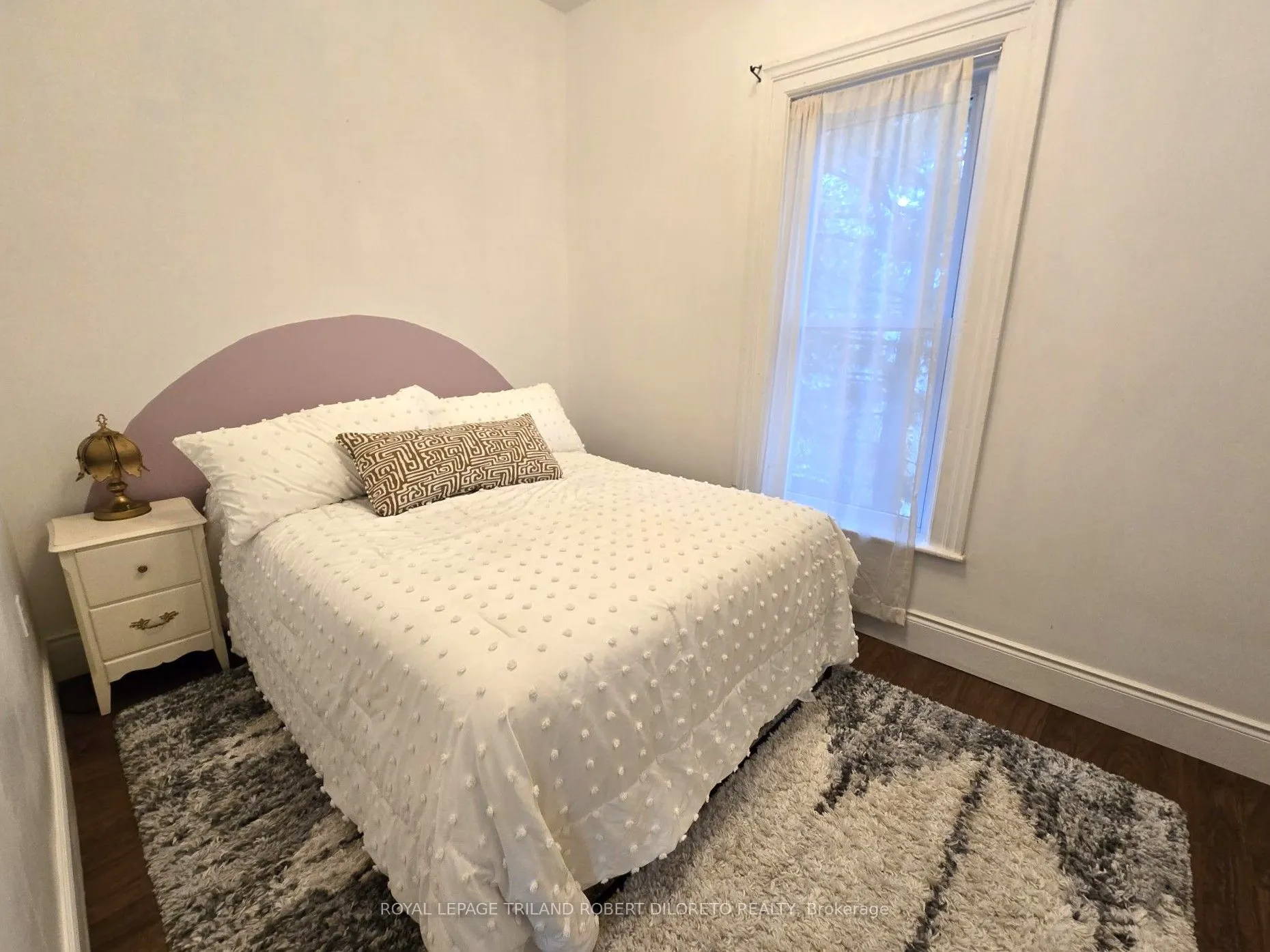 11 Maple Street W