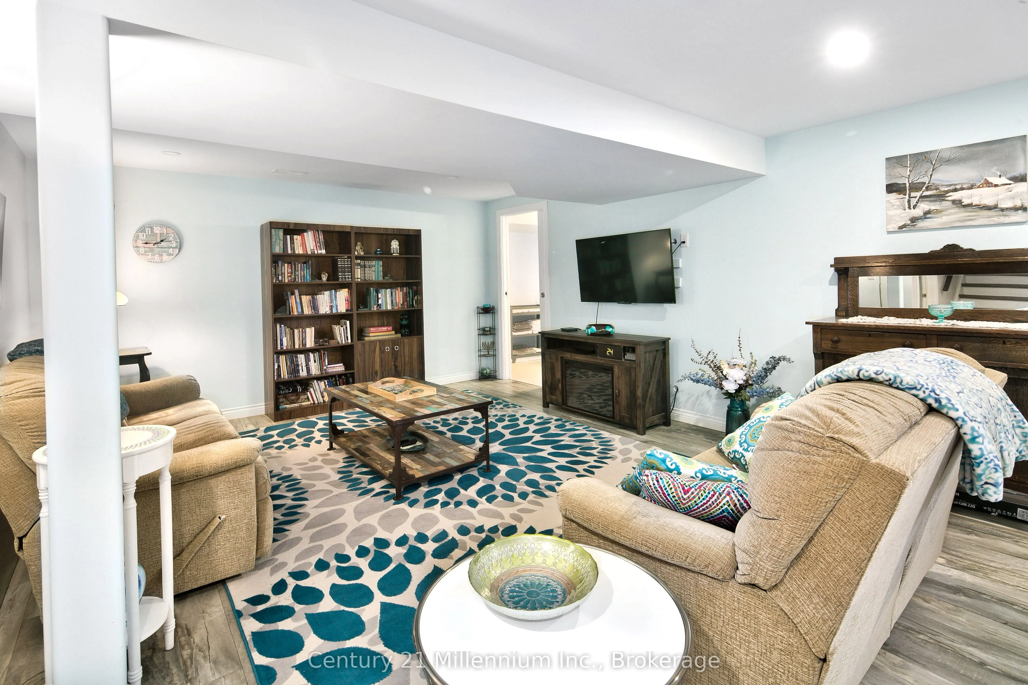 142 Arthur Street E