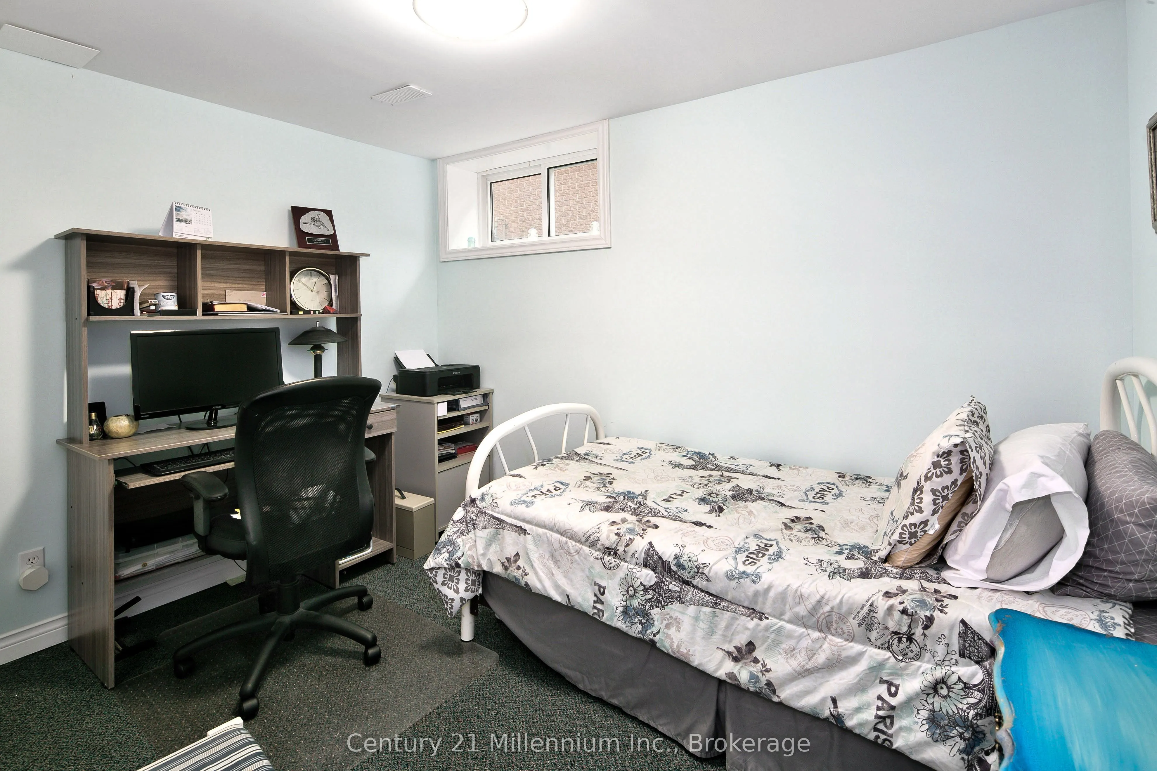 142 Arthur Street E