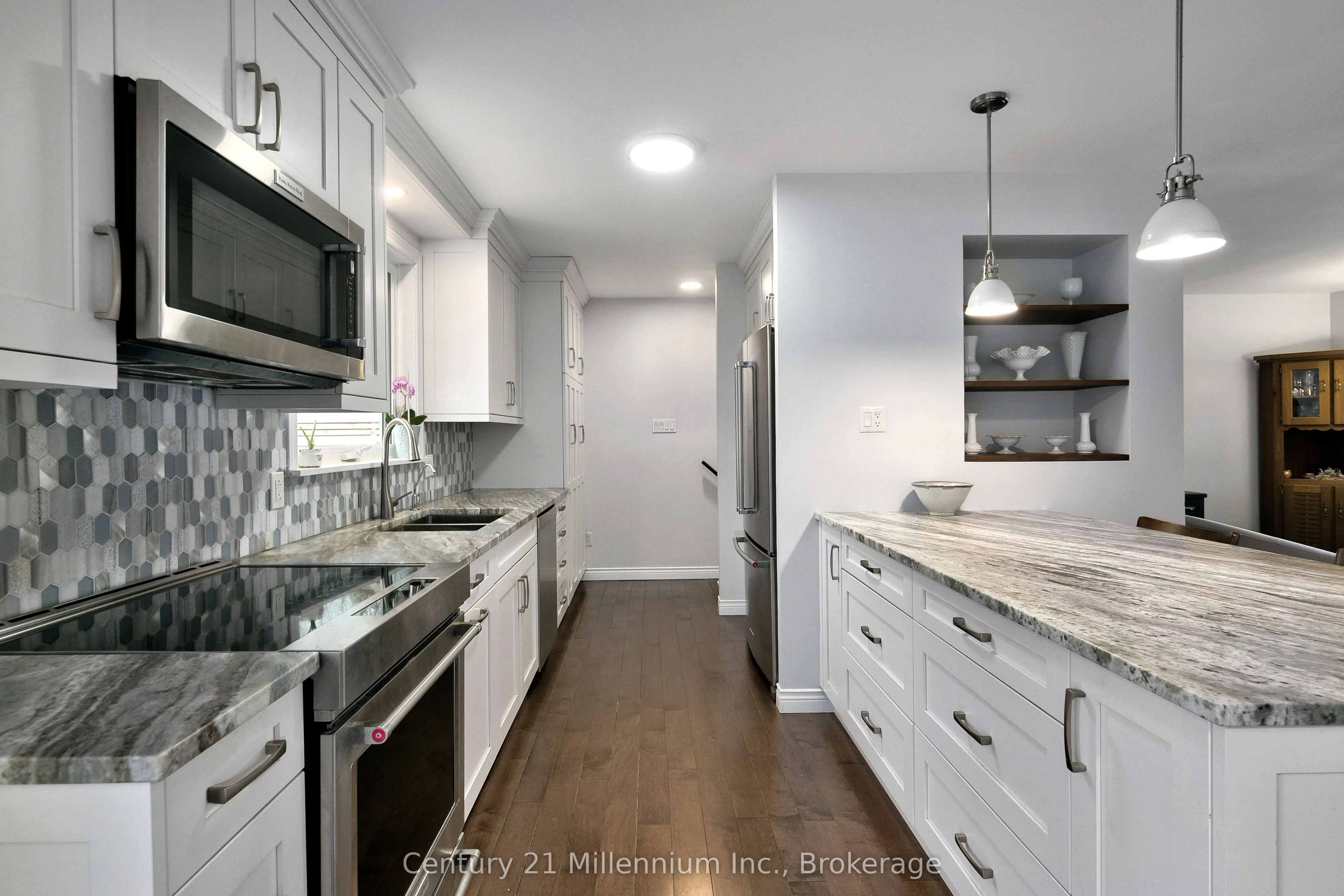 142 Arthur Street E