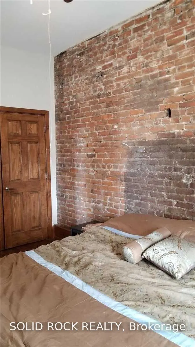 18-22 Bridge Street W
