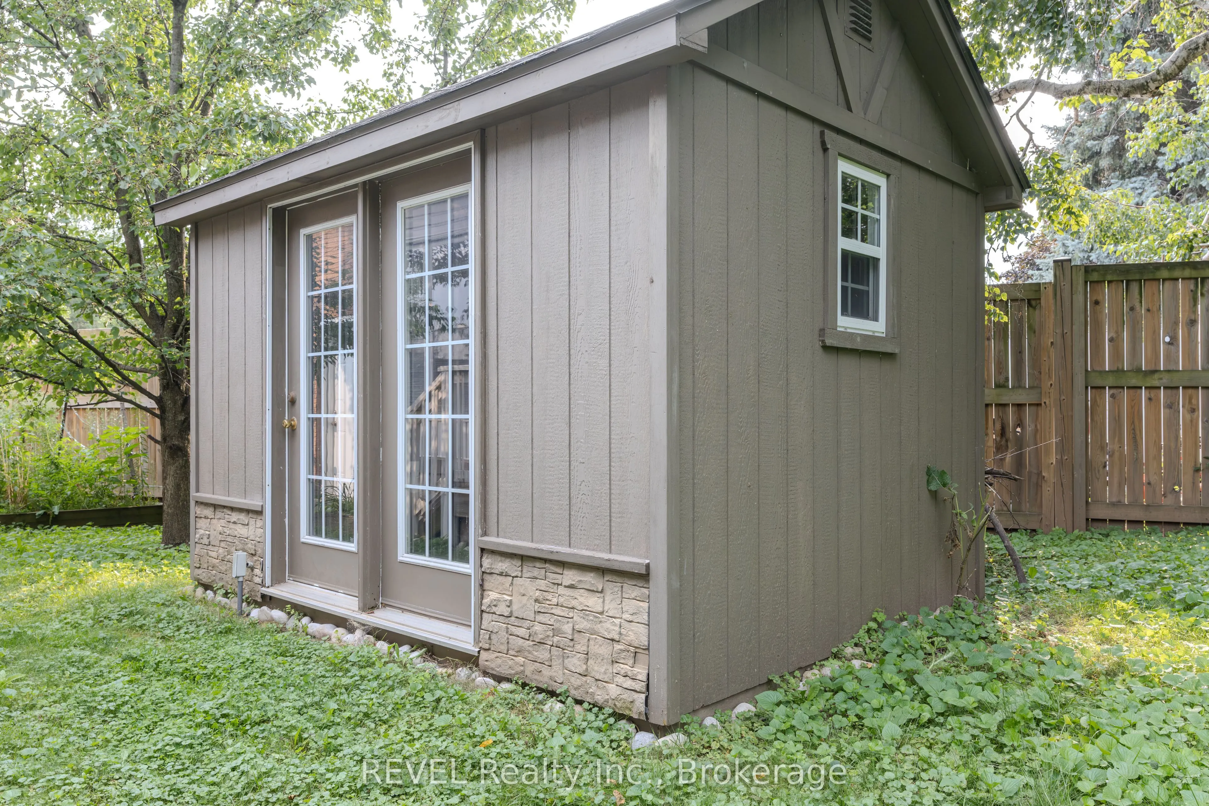 7285 Rolling Acres Crescent