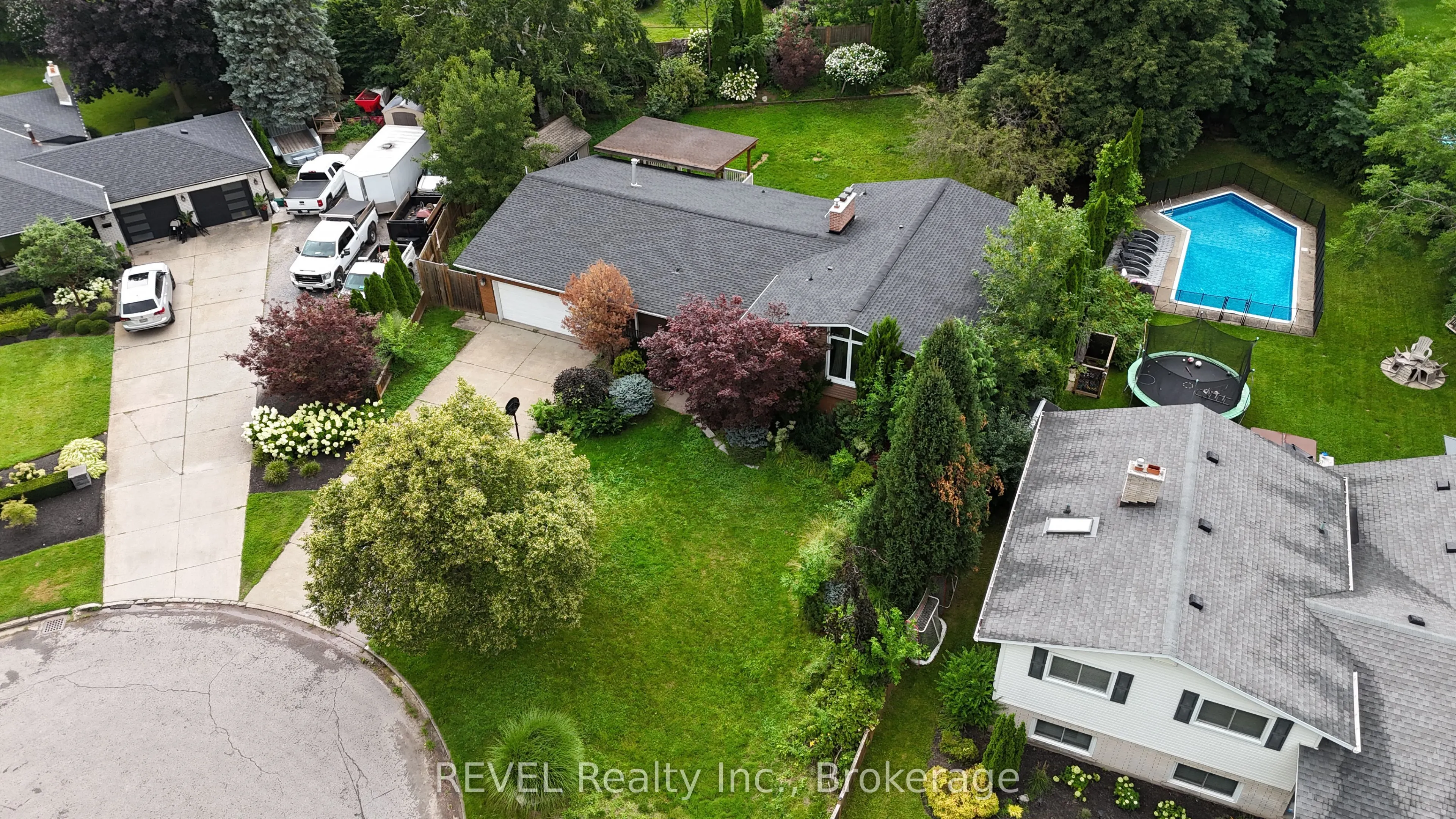 7285 Rolling Acres Crescent