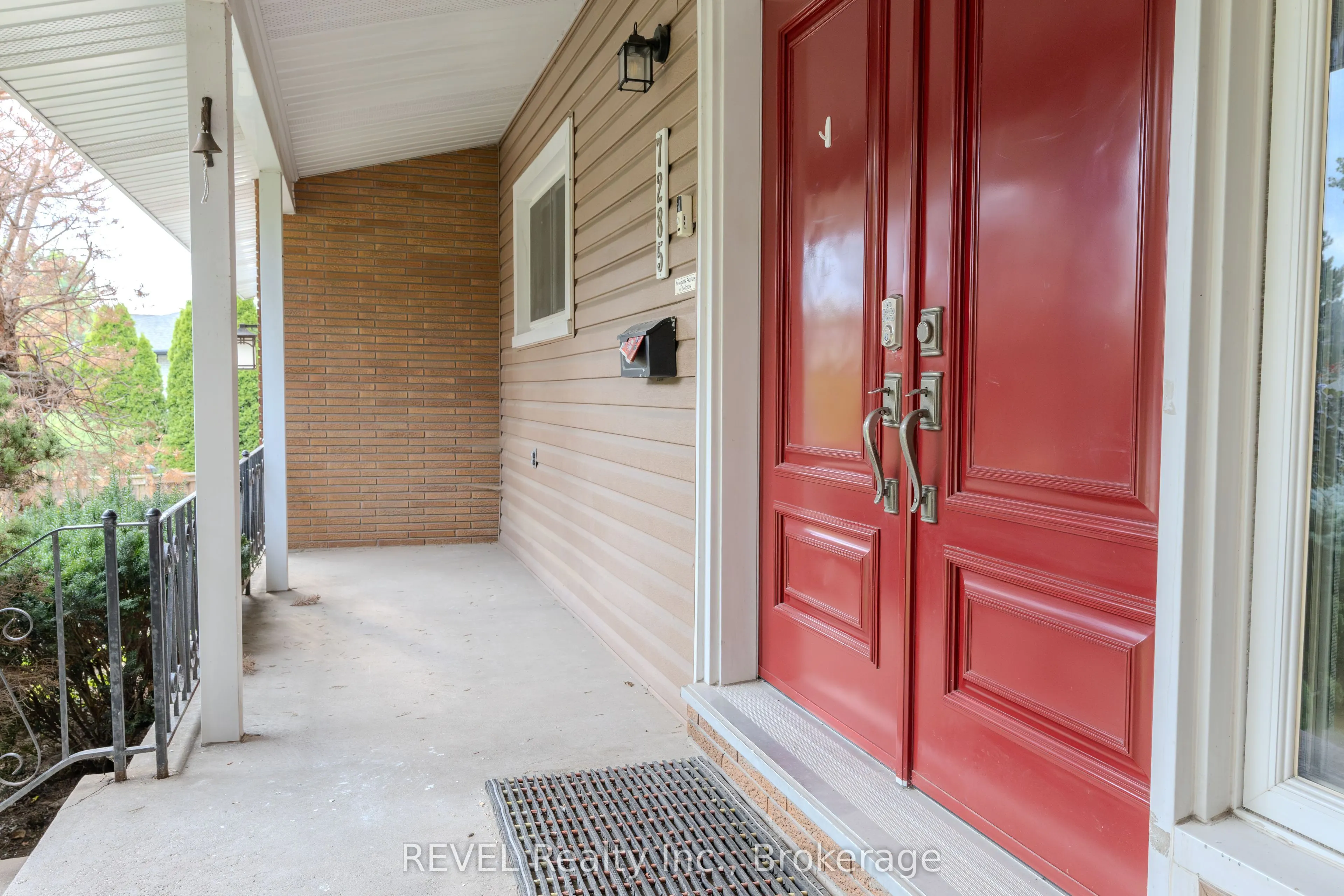 7285 Rolling Acres Crescent