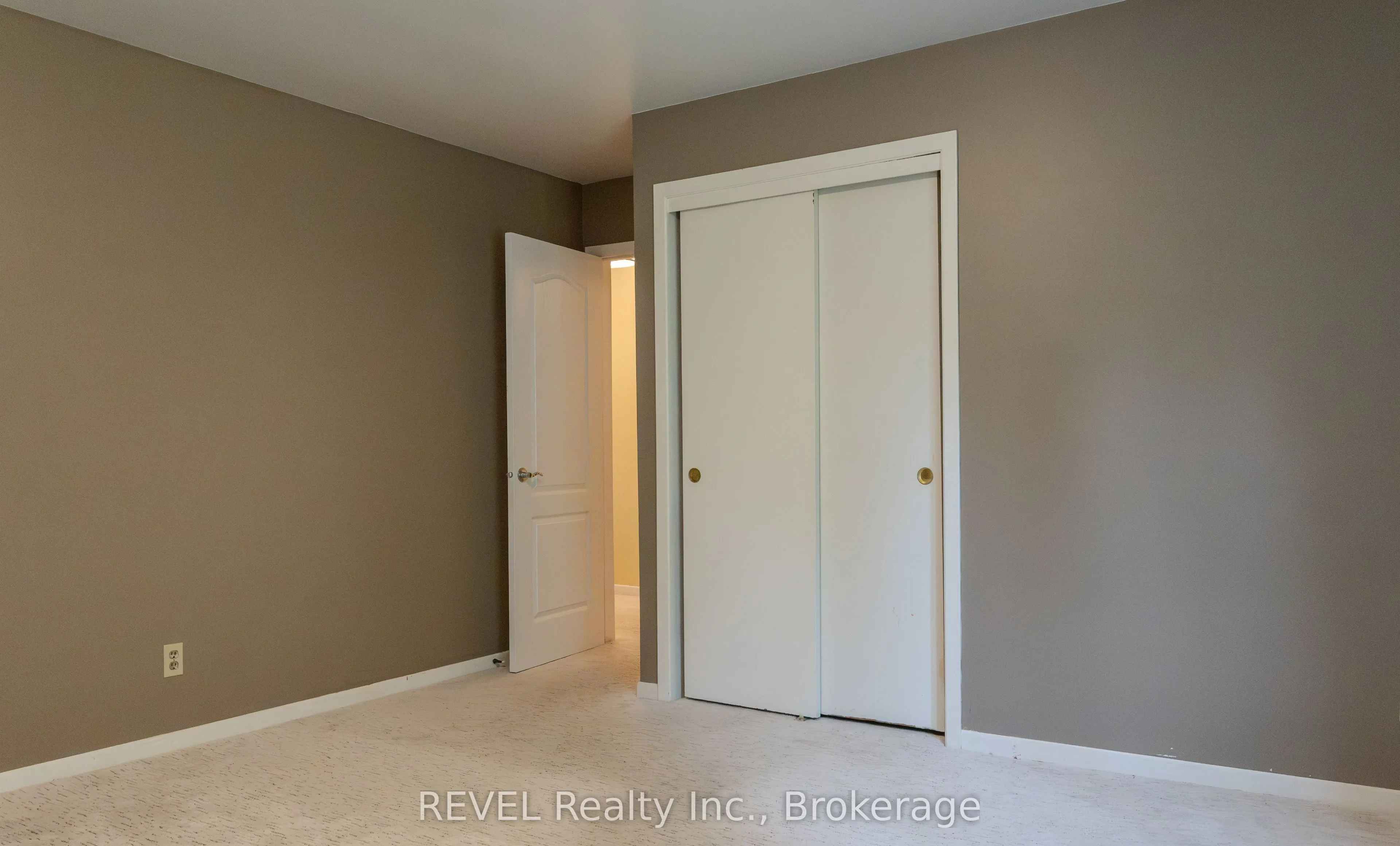 7285 Rolling Acres Crescent
