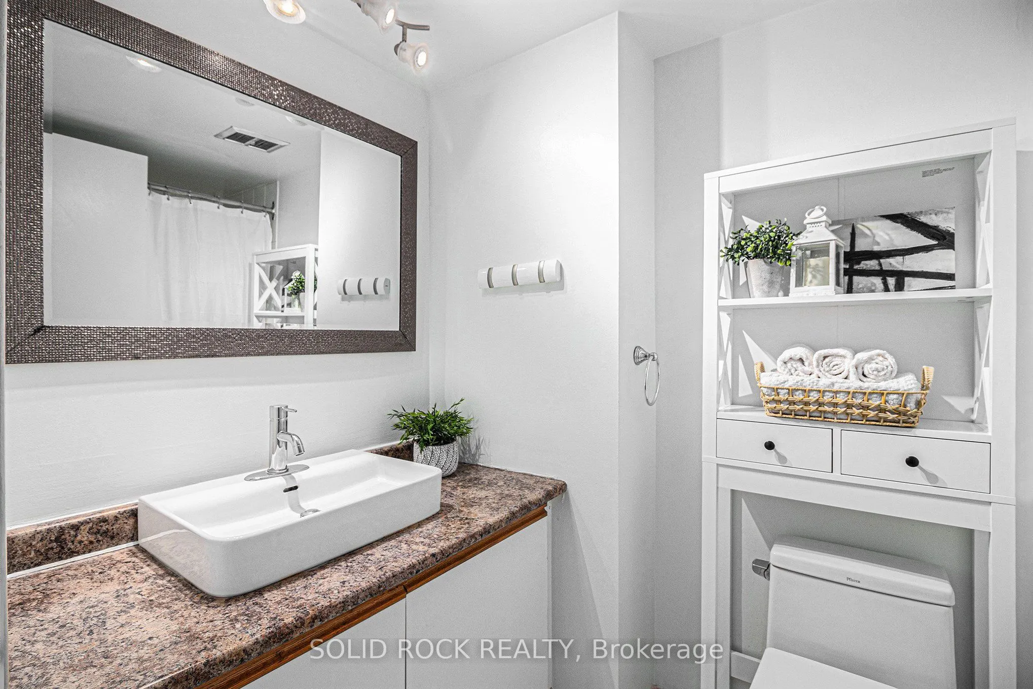 475 Laurier Avenue W #1204
